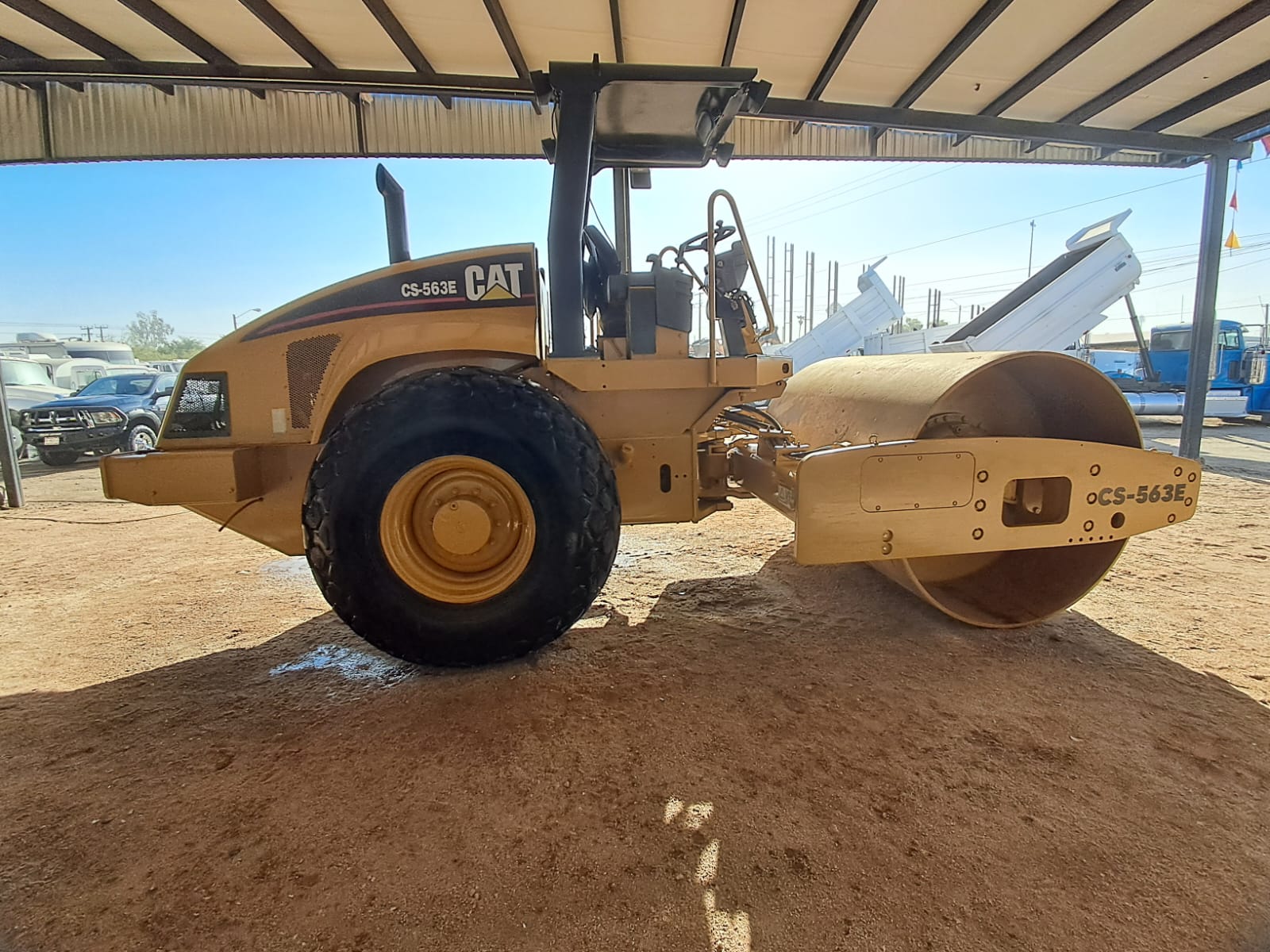 Vibrocompactador Caterpillar CS-563E 2010