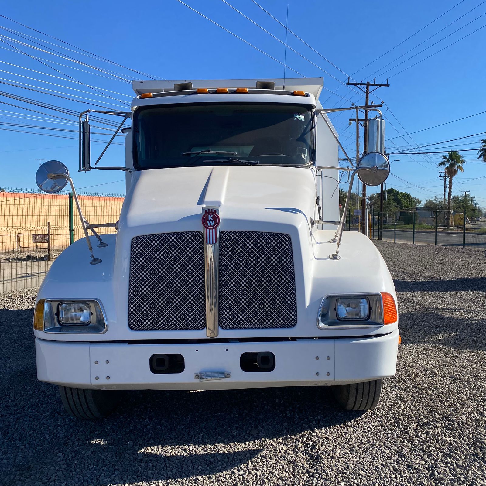 Dompe de volteo Kenworth T-300 - 8 Metros (2007)