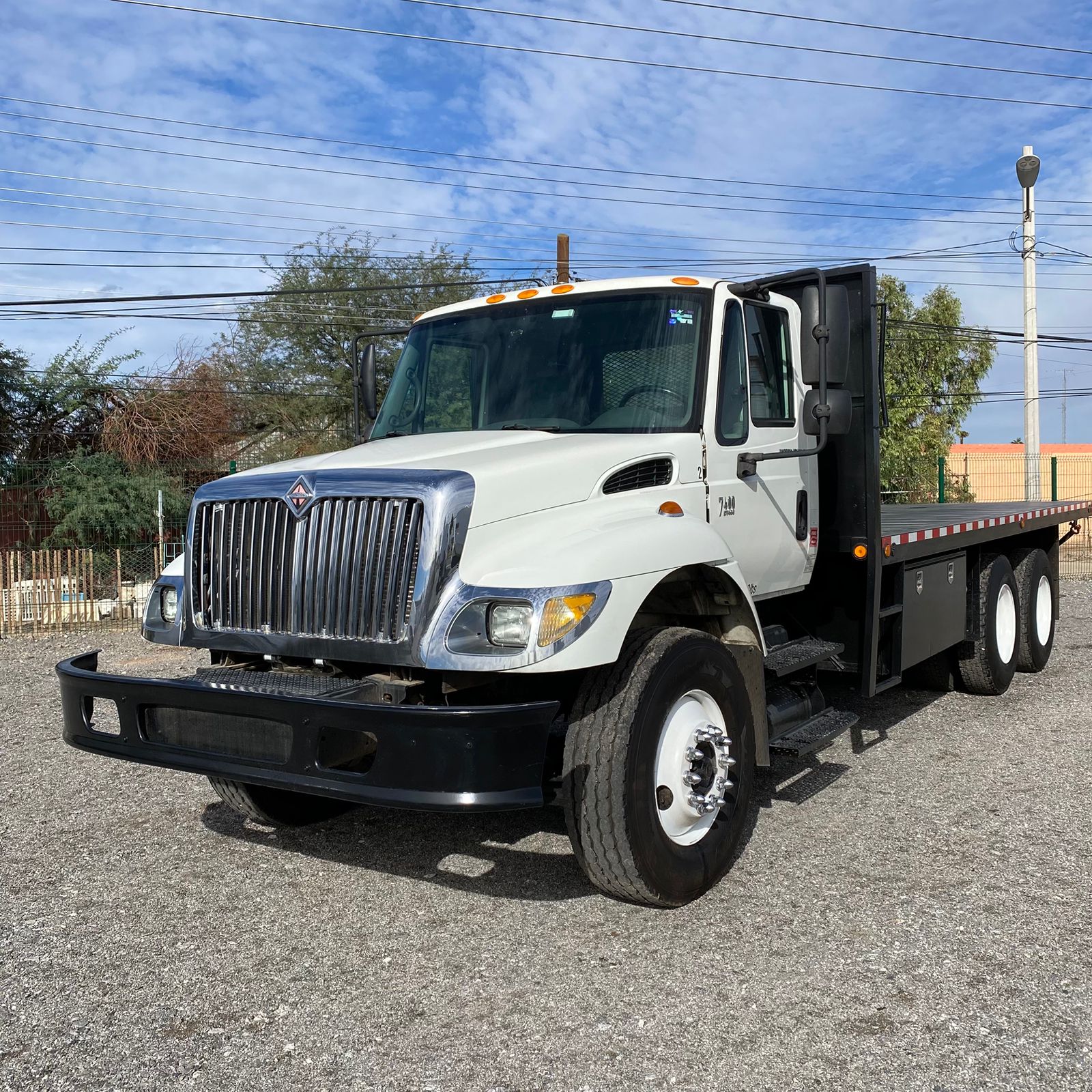 Camión Plataforma International Workstar 7400 - 2007