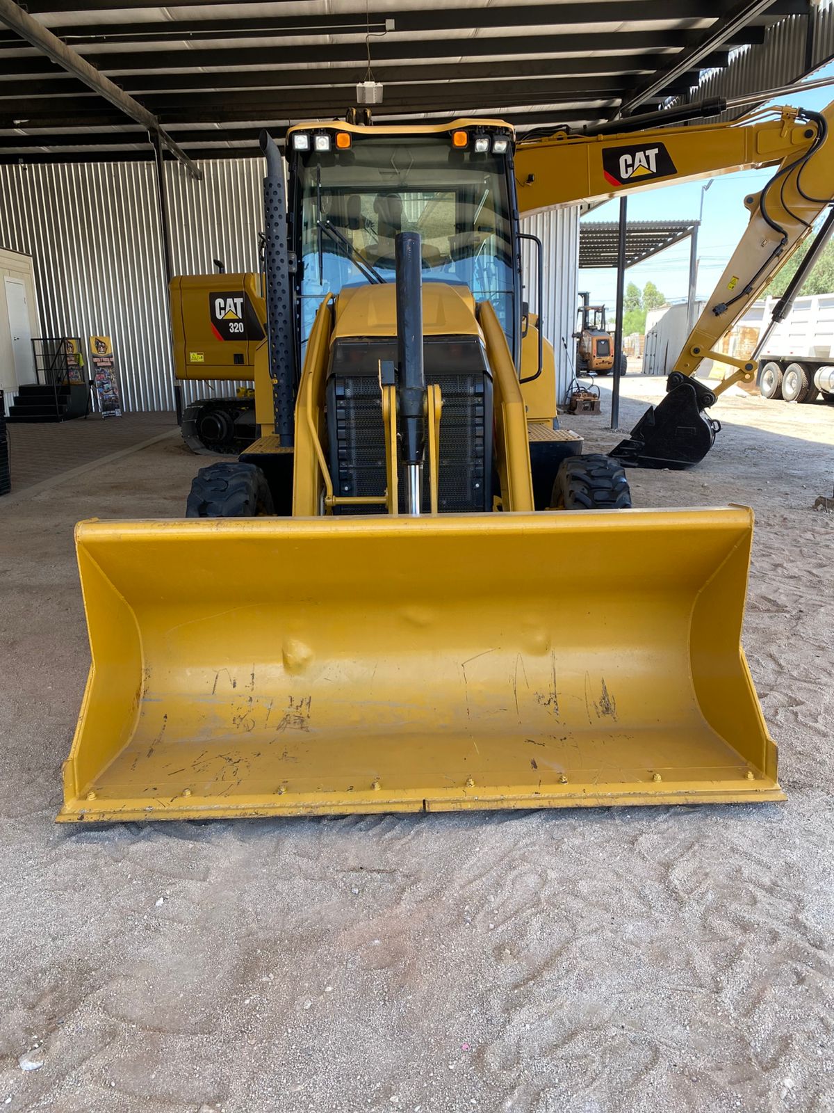 Retroexcavadora Caterpillar 420F2 - 2020