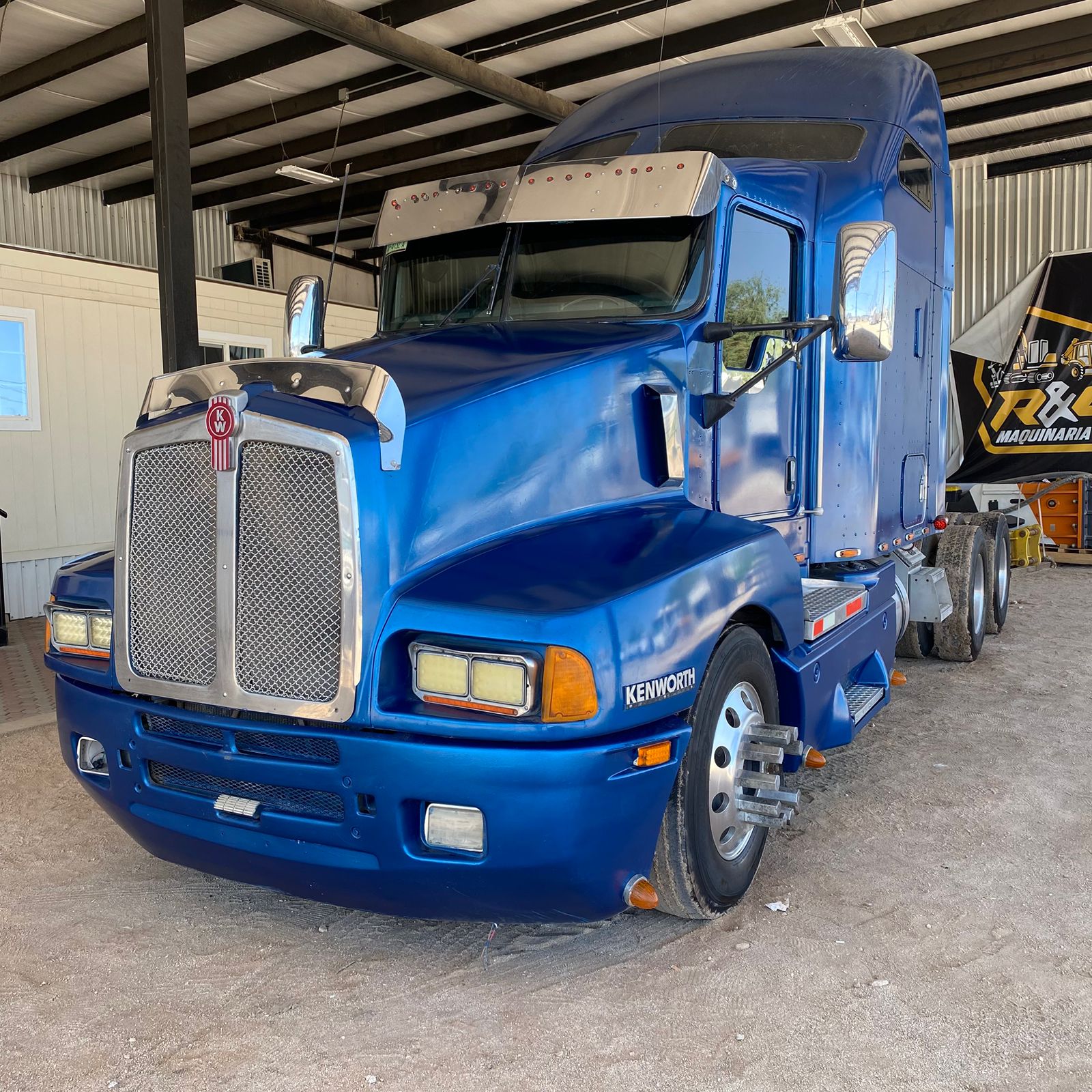 Tractocamión Kenworth T-600 (2004) !Placas Estatales!