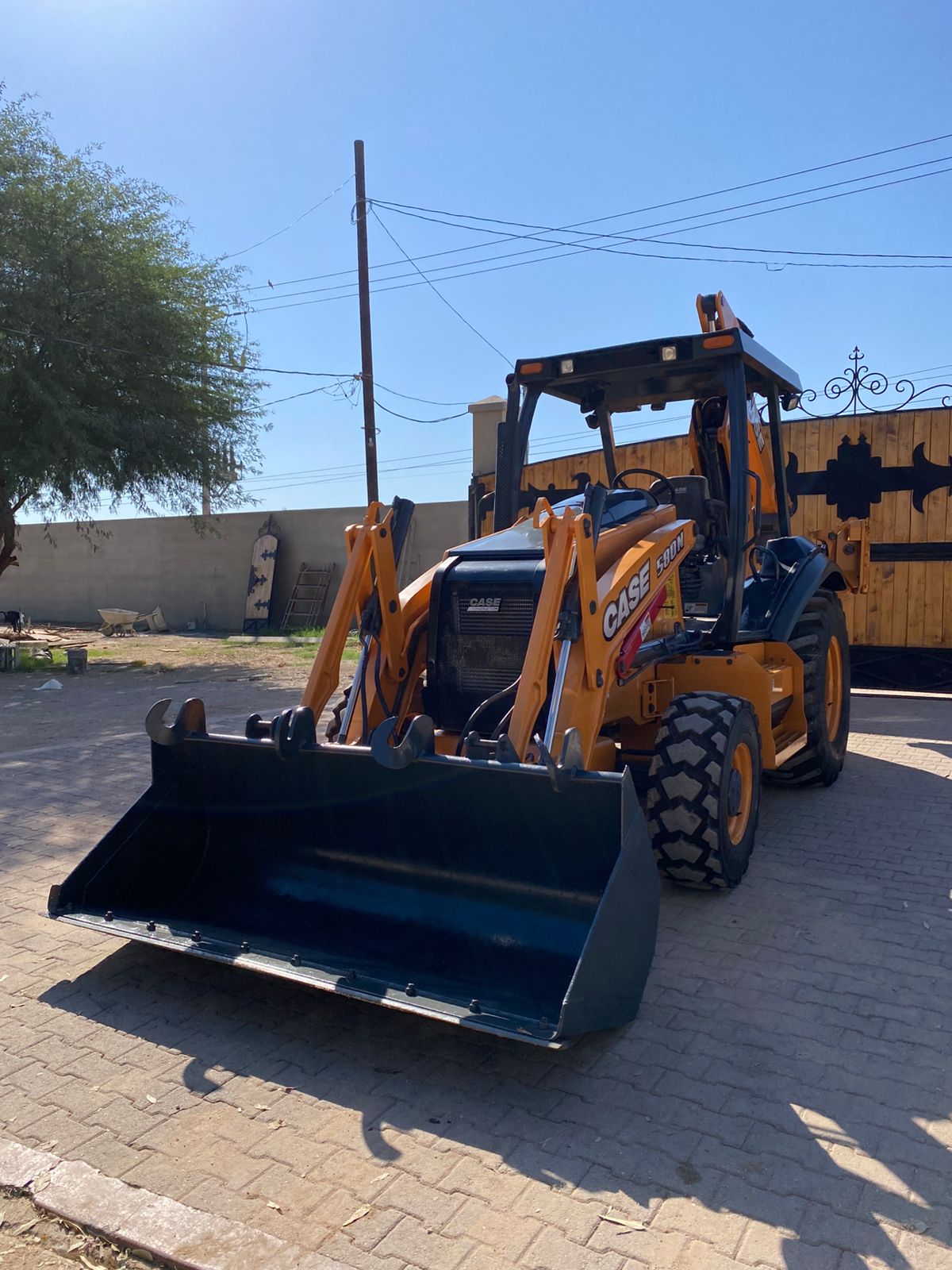 Retroexcavadora Case 580N 2015 - con kit para martillo