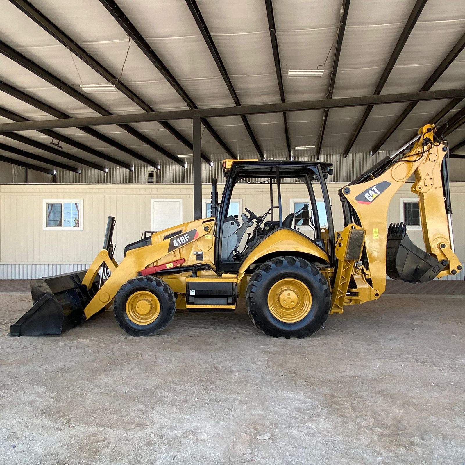 Retroexcavadora Caterpillar 416F  - 2014 Con Extensión