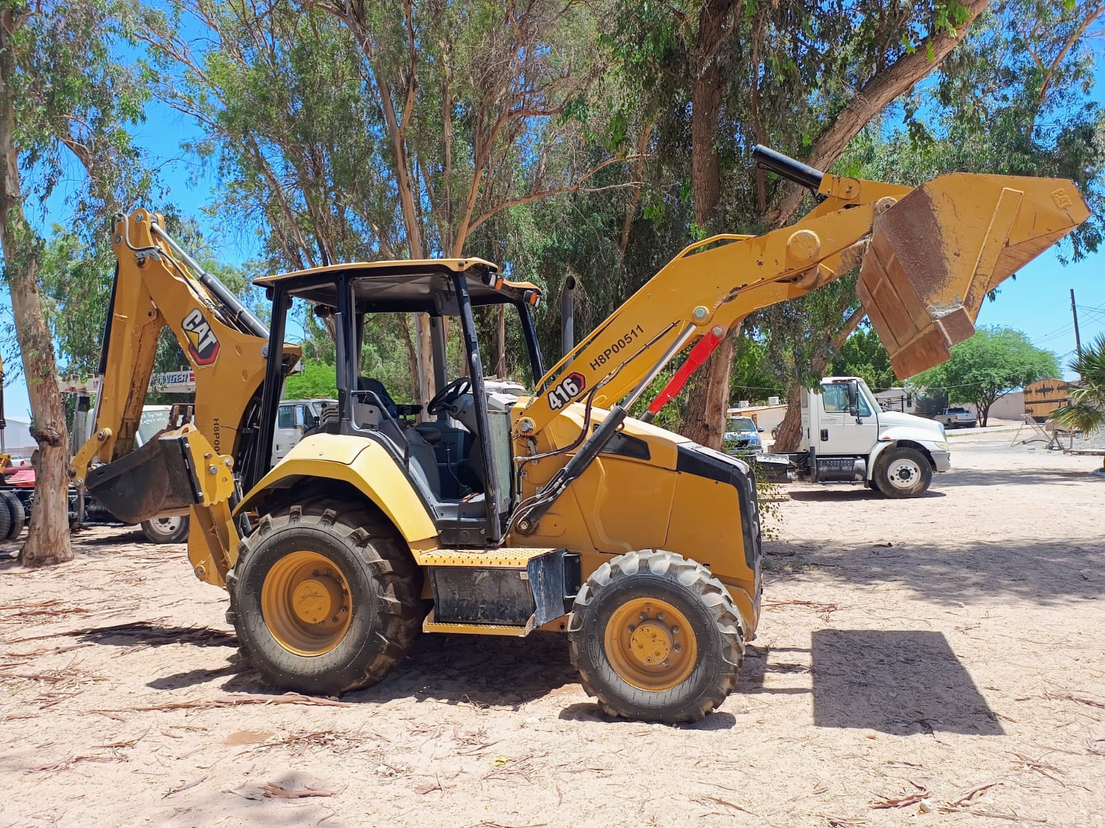 Retroexcavadora Caterpillar 416 - 2021