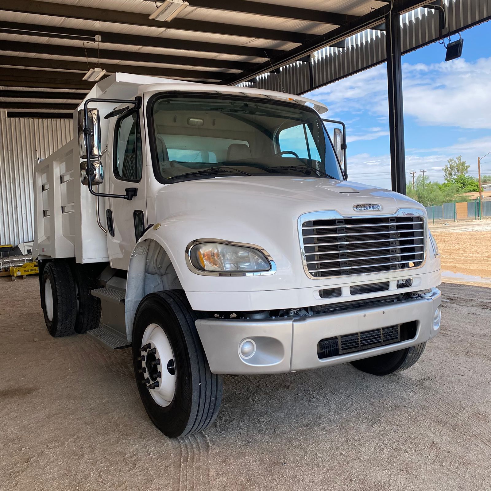 Camion de Volteo Freightline 7 Metros - 2014