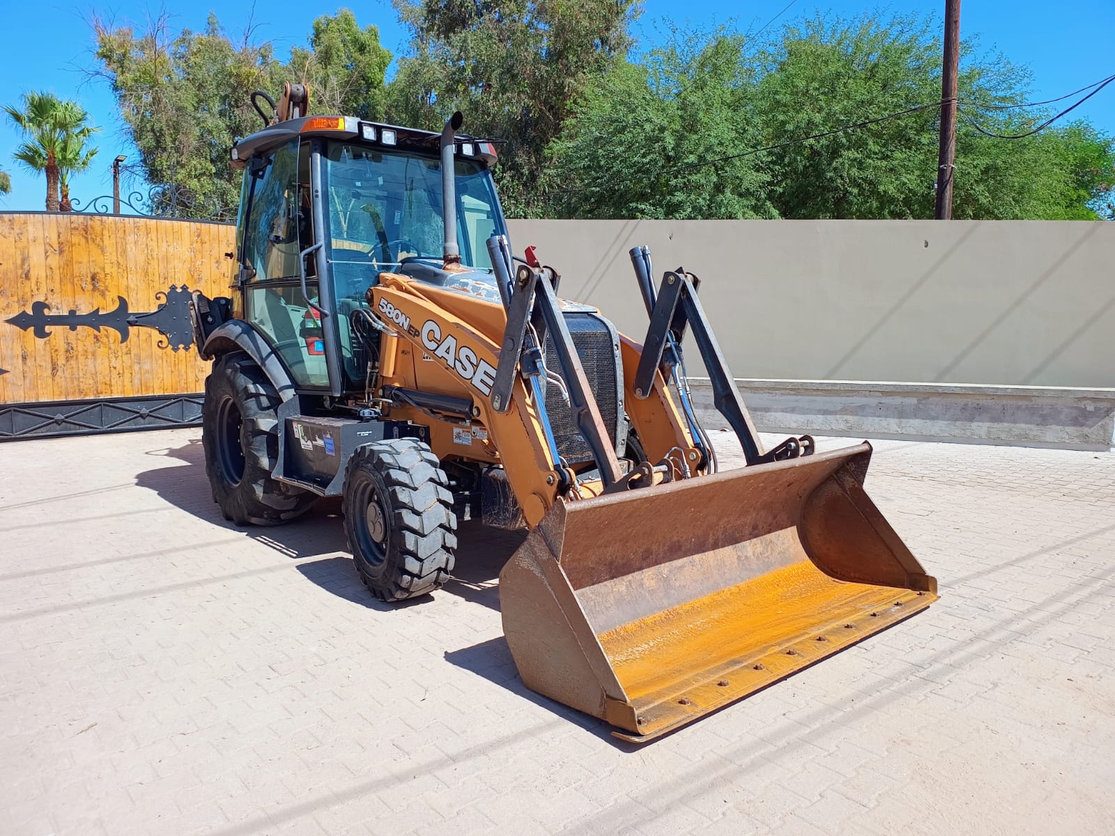 Retroexcavadora Case 580N EP 4X4 2019 - Kit para martillo