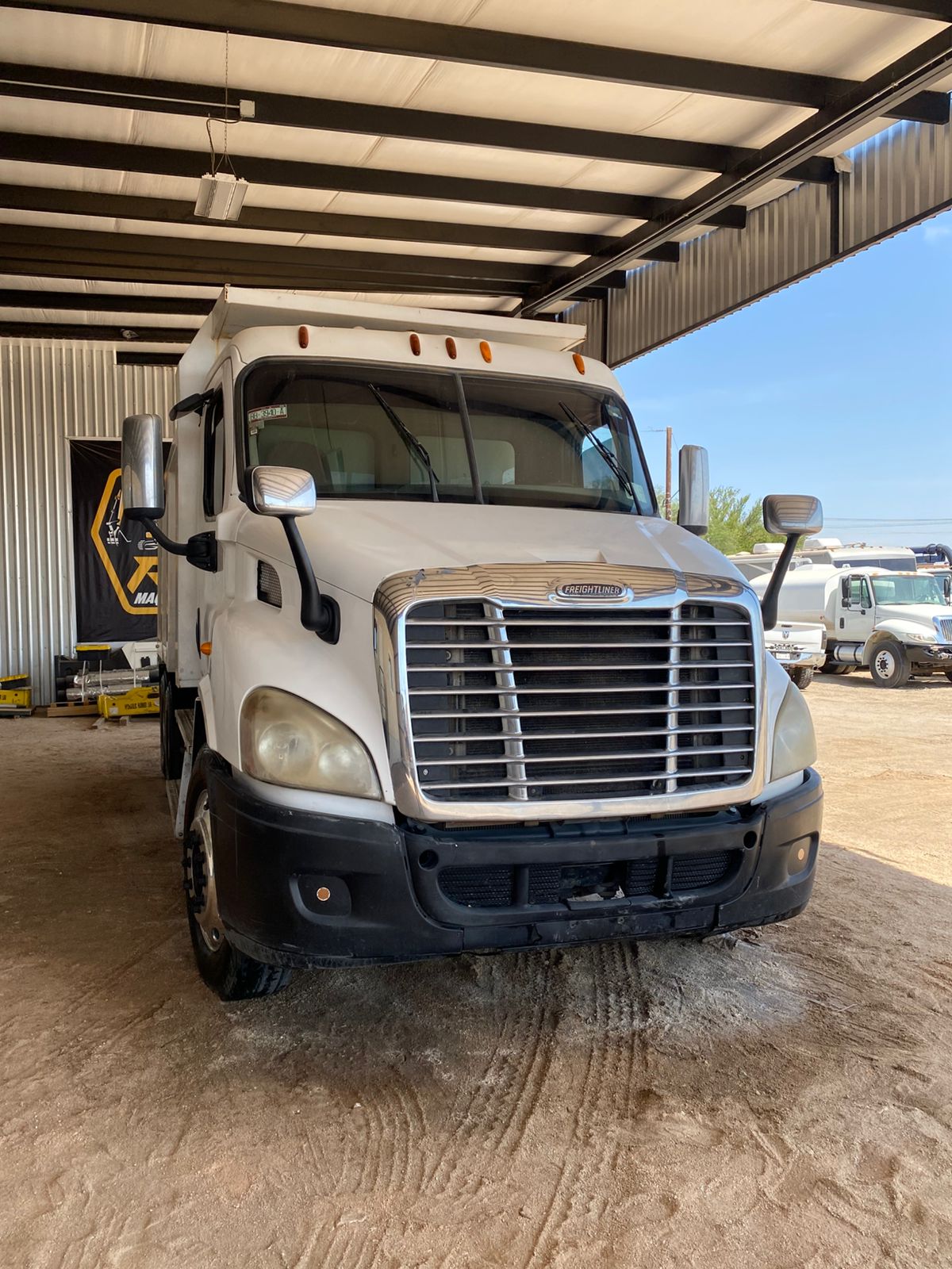 Dompe Volteo Freightliner Cascadia - 2011