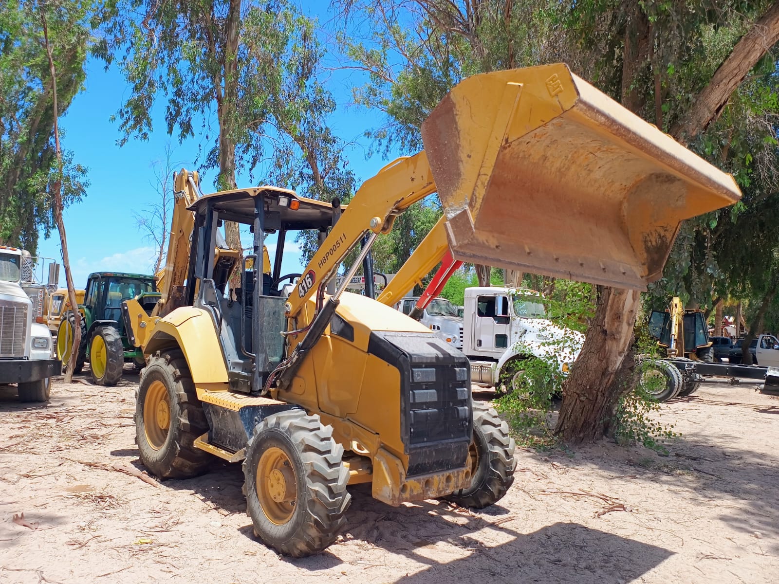 Retroexcavadora Caterpillar 416 - 2021