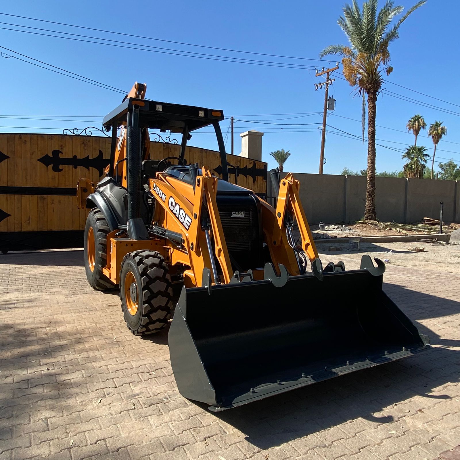 Retroexcavadora Case 580N 2015 - con kit para martillo