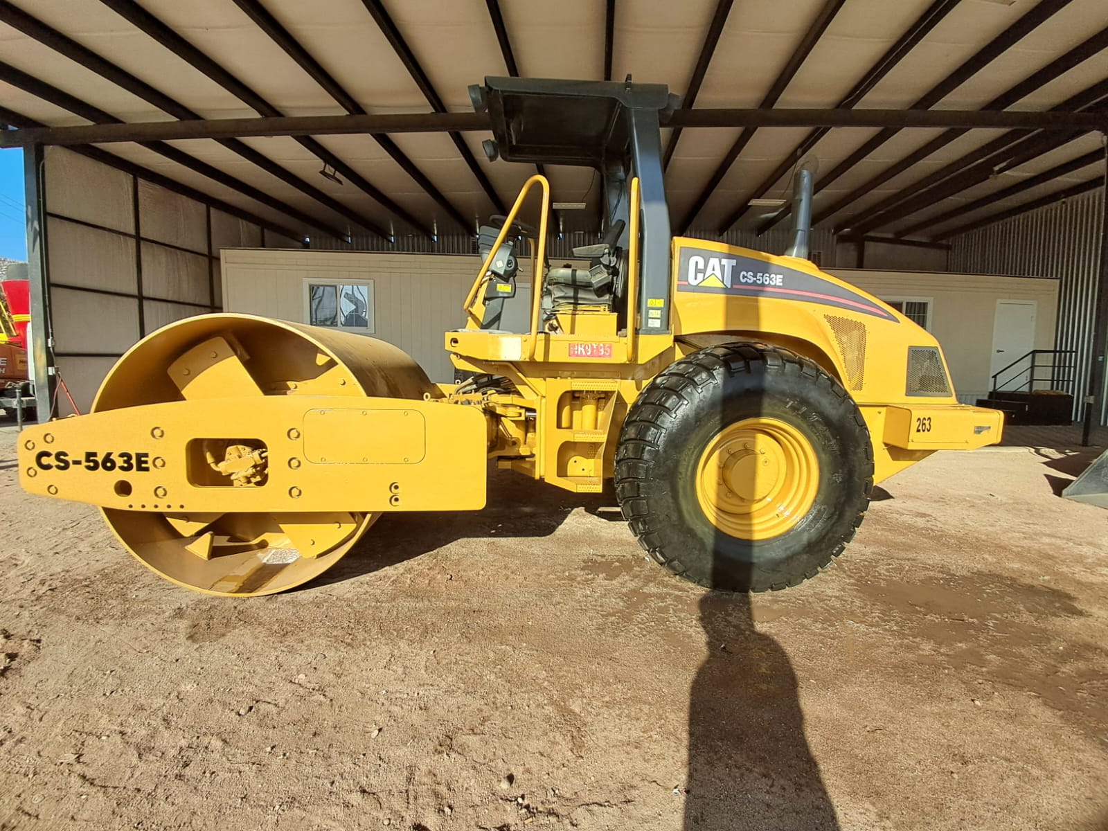 Vibrocompactador Caterpillar CS-563E 2010