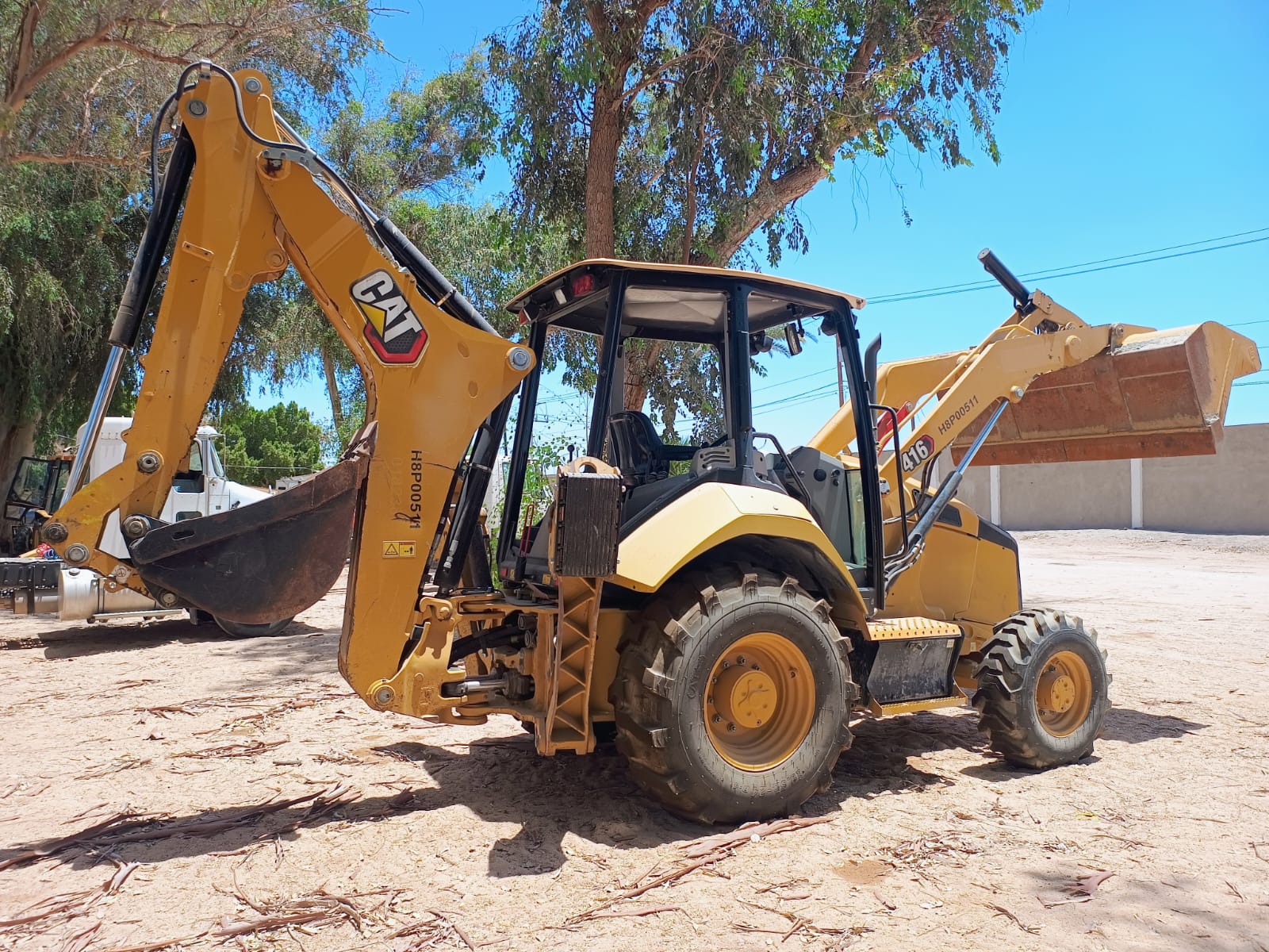 Retroexcavadora Caterpillar 416 - 2021