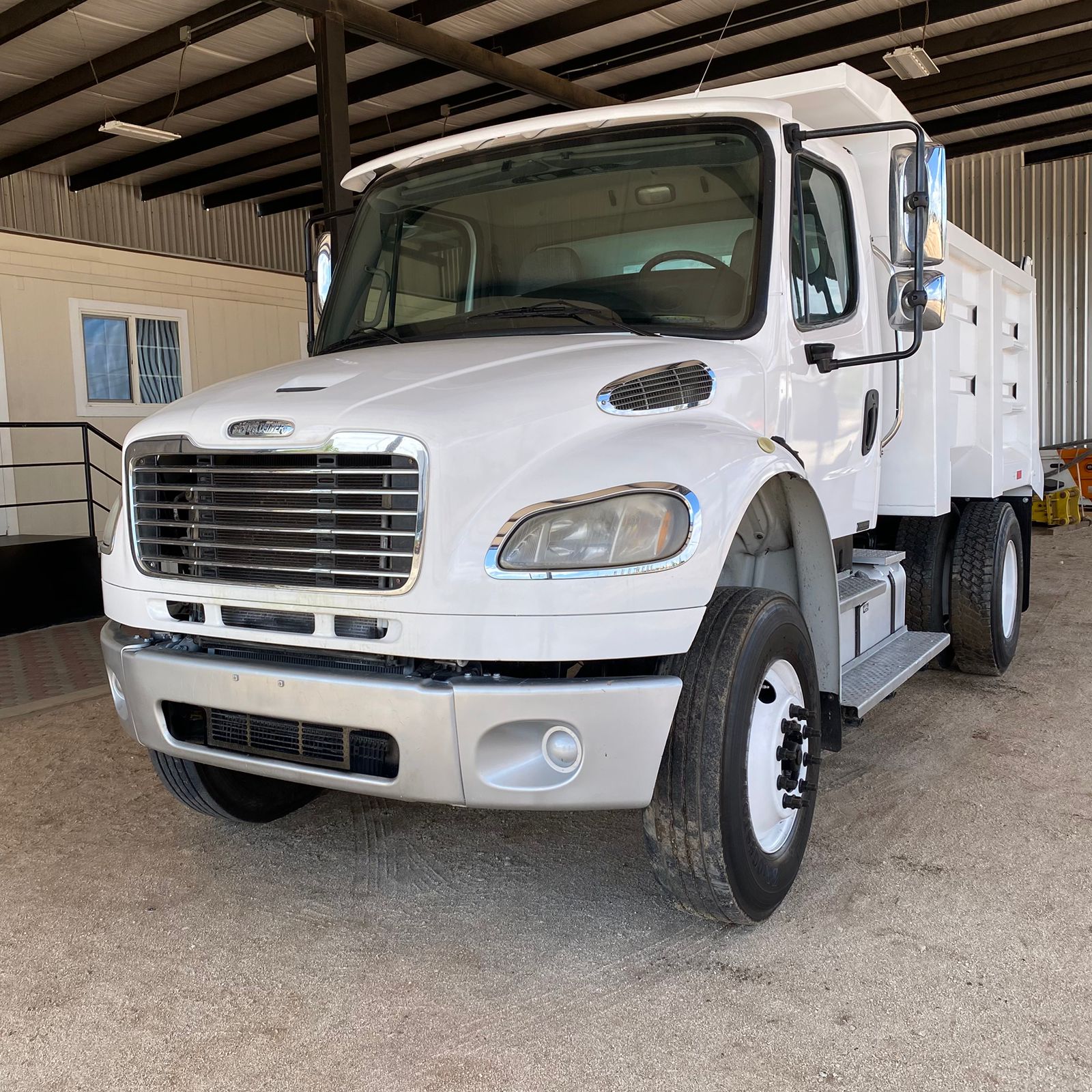 Camion de Volteo Freightline 7 Metros - 2014