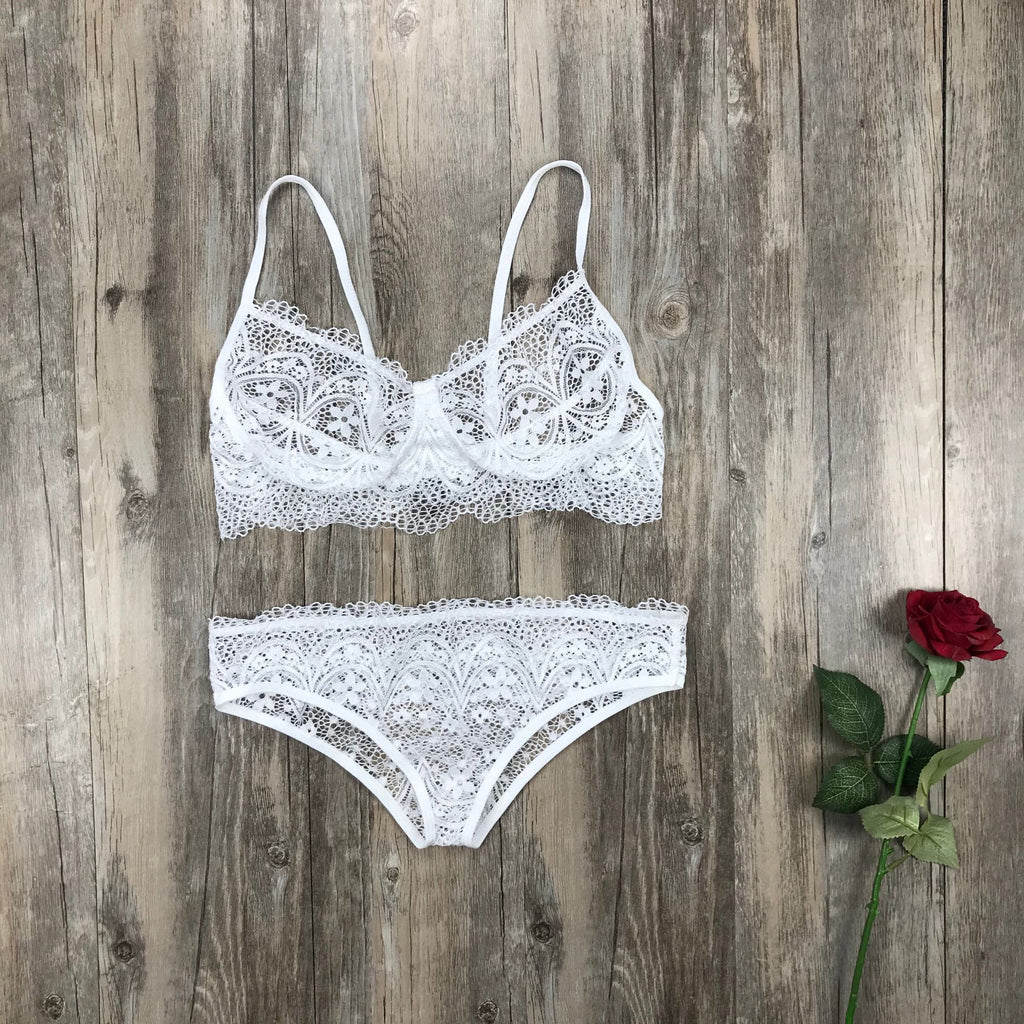 Ensemble de lingerie en dentelle blanche