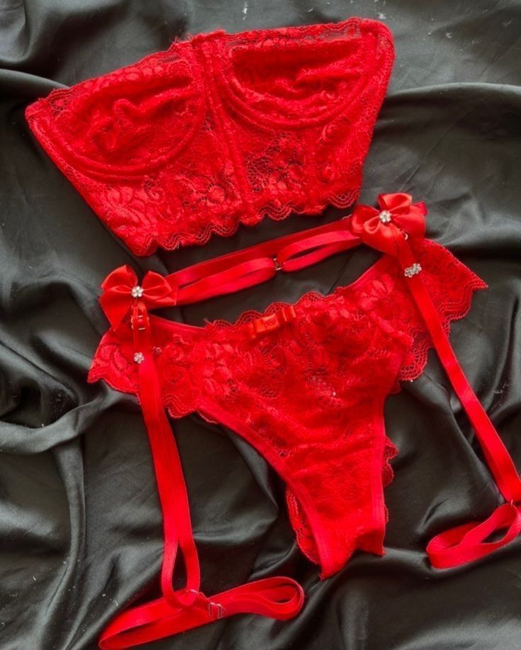 Ensemble de lingerie rouge dentelle