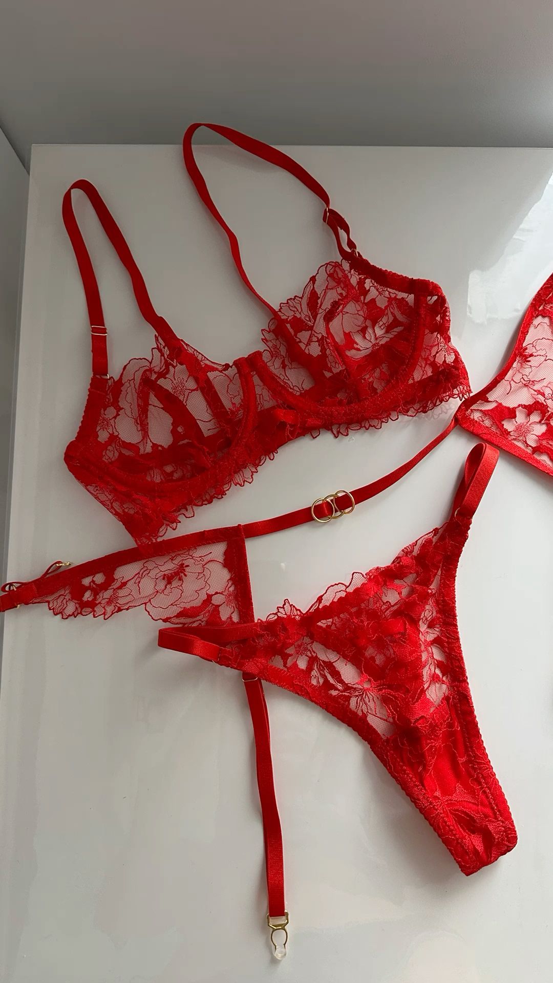 Ensemble de lingerie en dentelle rouge