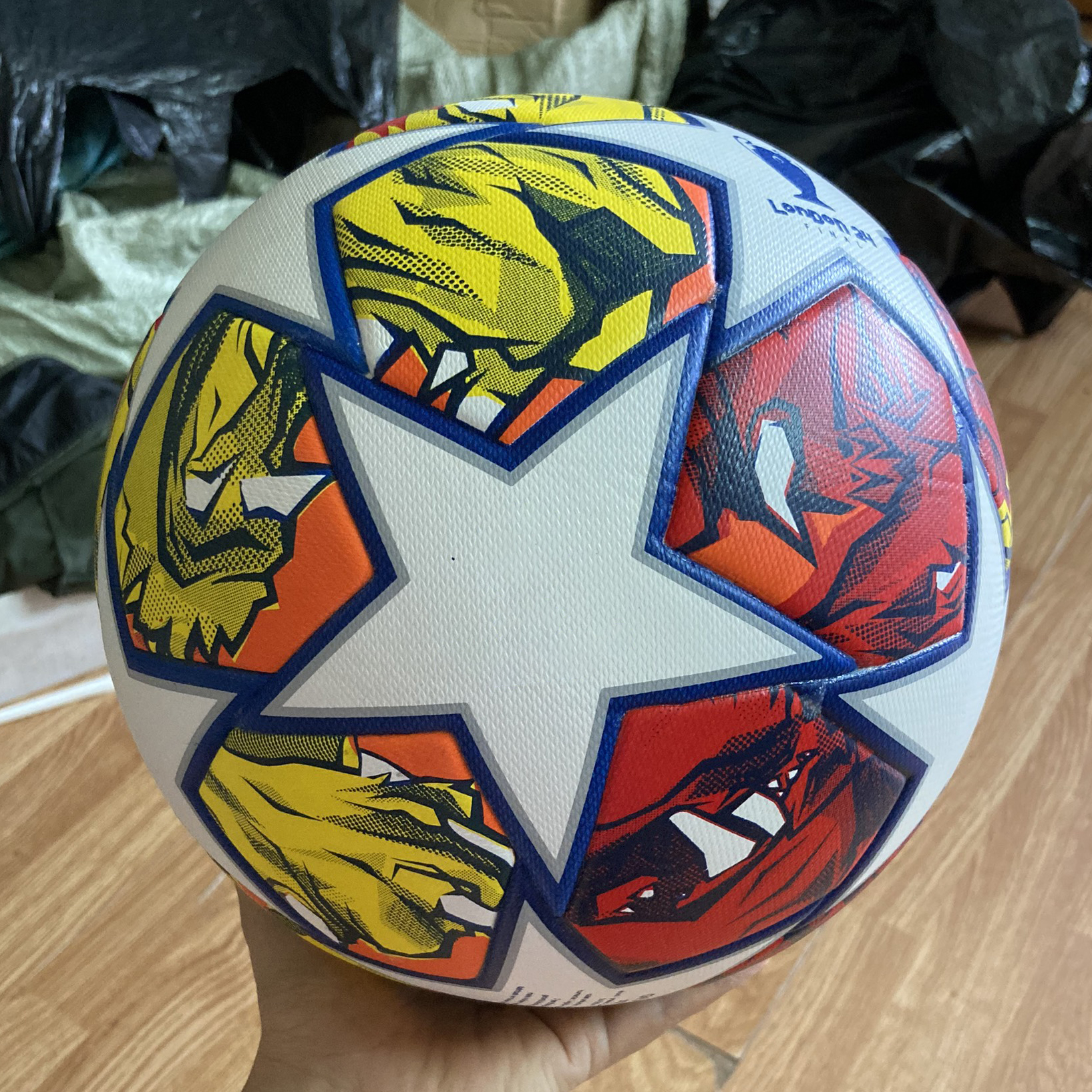 Bóng đá da dán C1 mùa giải mới - Đỏ lửa