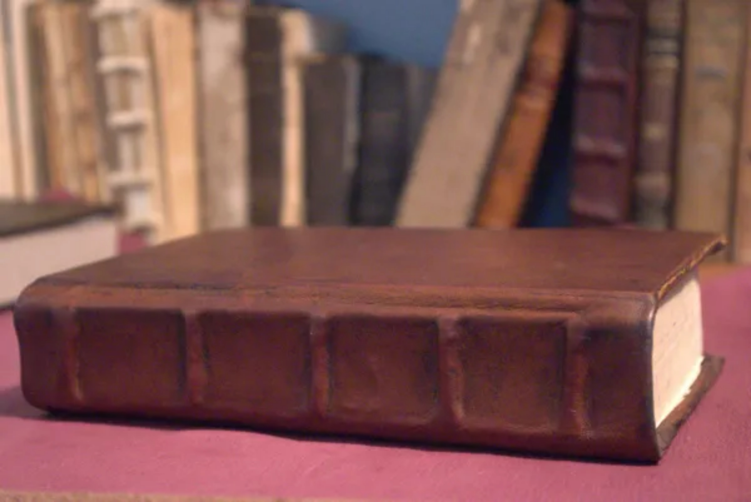 Reliure de livre (plusieurs volumes)