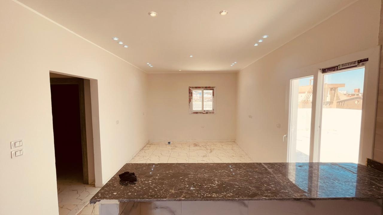 Roof Apartment for Sale in Hurghada – Al-Ahyat area near Khaled Ibn Al-Waleed Street