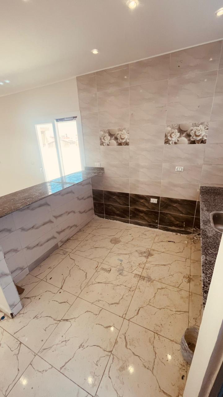 Roof Apartment for Sale in Hurghada – Al-Ahyat area near Khaled Ibn Al-Waleed Street