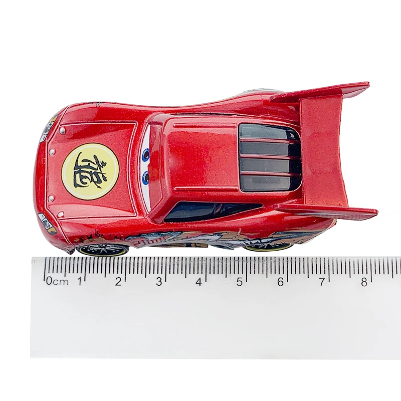 Rayo McQueen Dragón Cars Disney Pixar