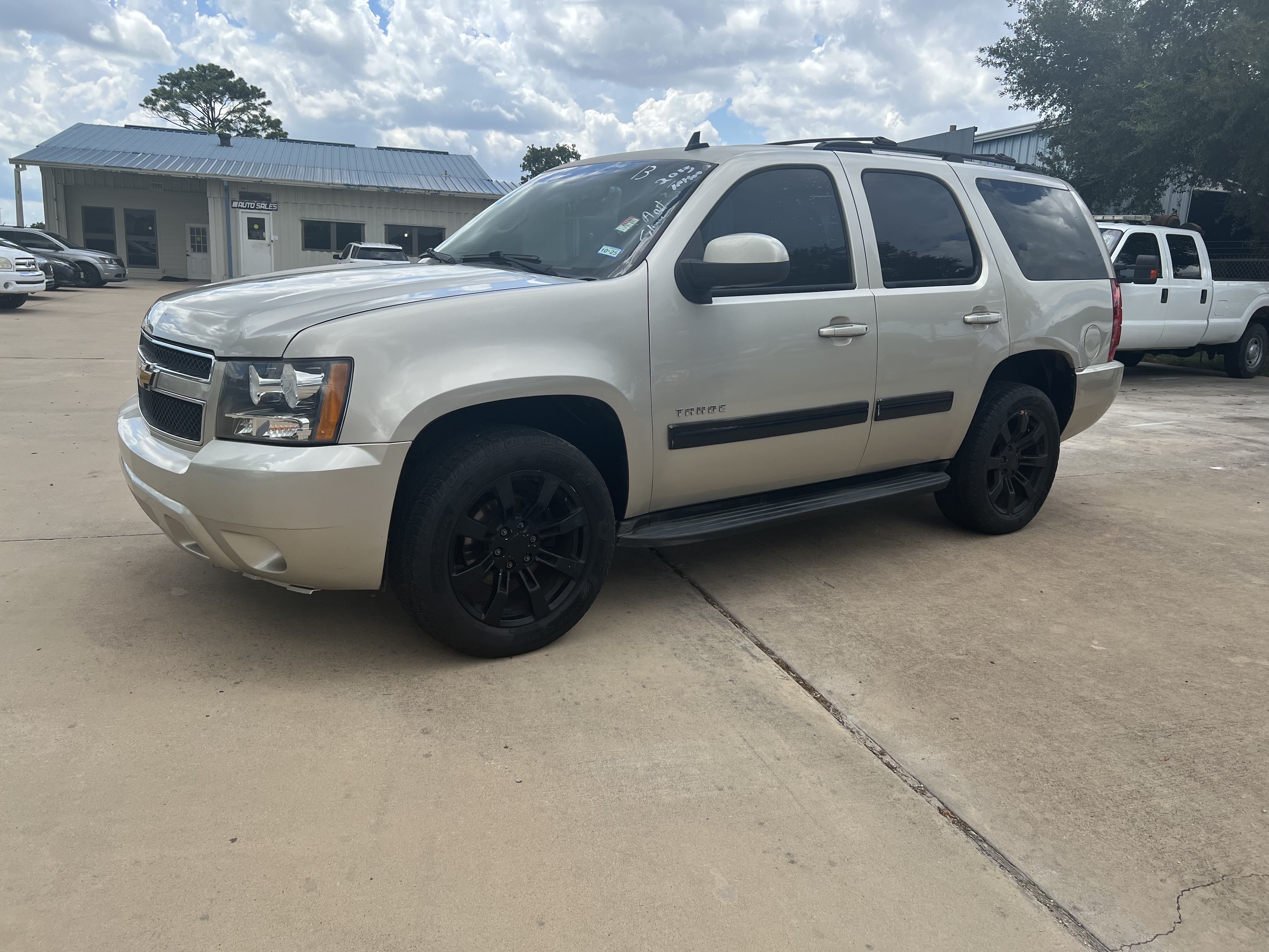  2013 Chevrolet Tahoe – 184,000 millas