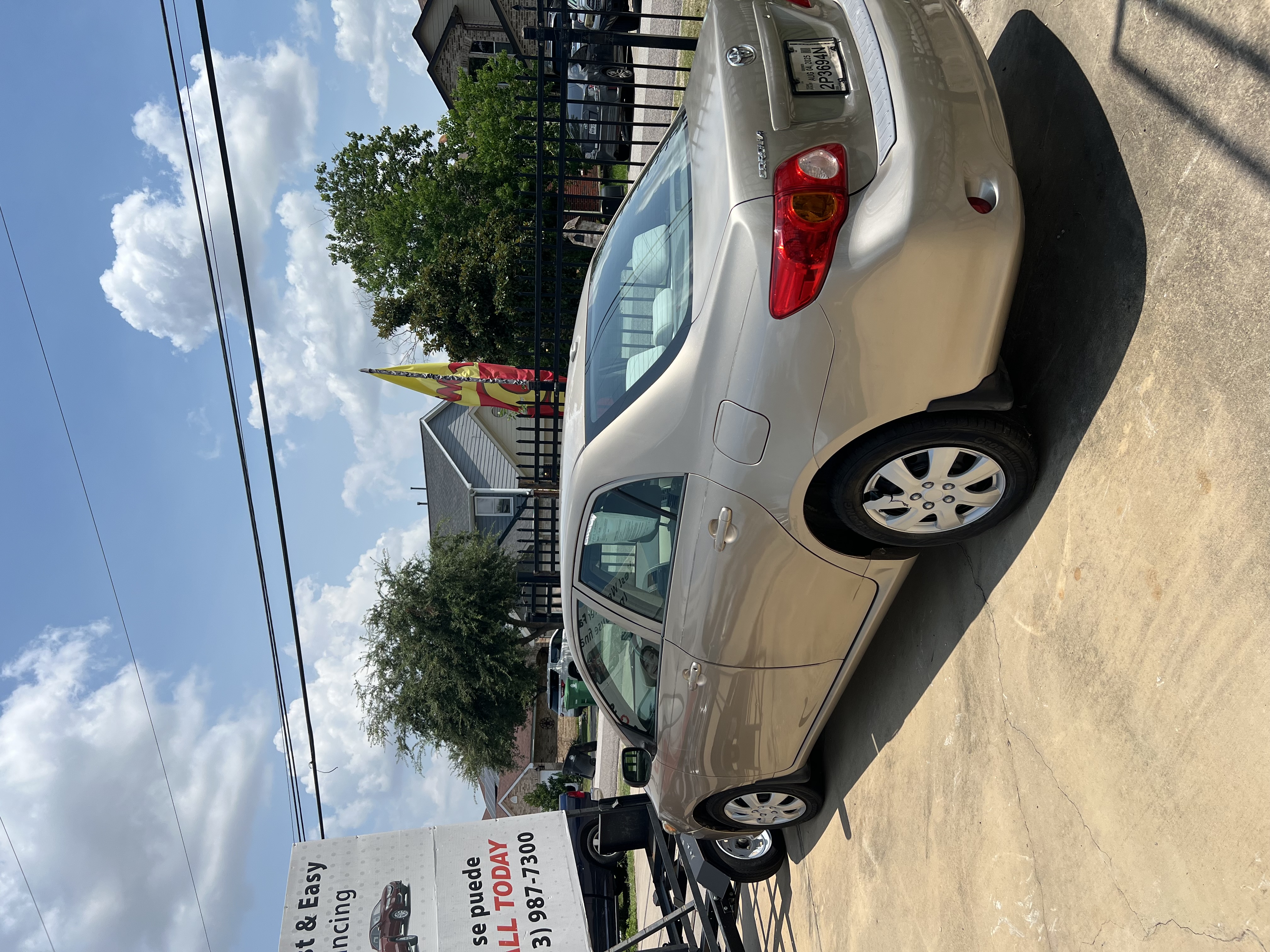 2009 Toyota Corolla – 158,130 millas