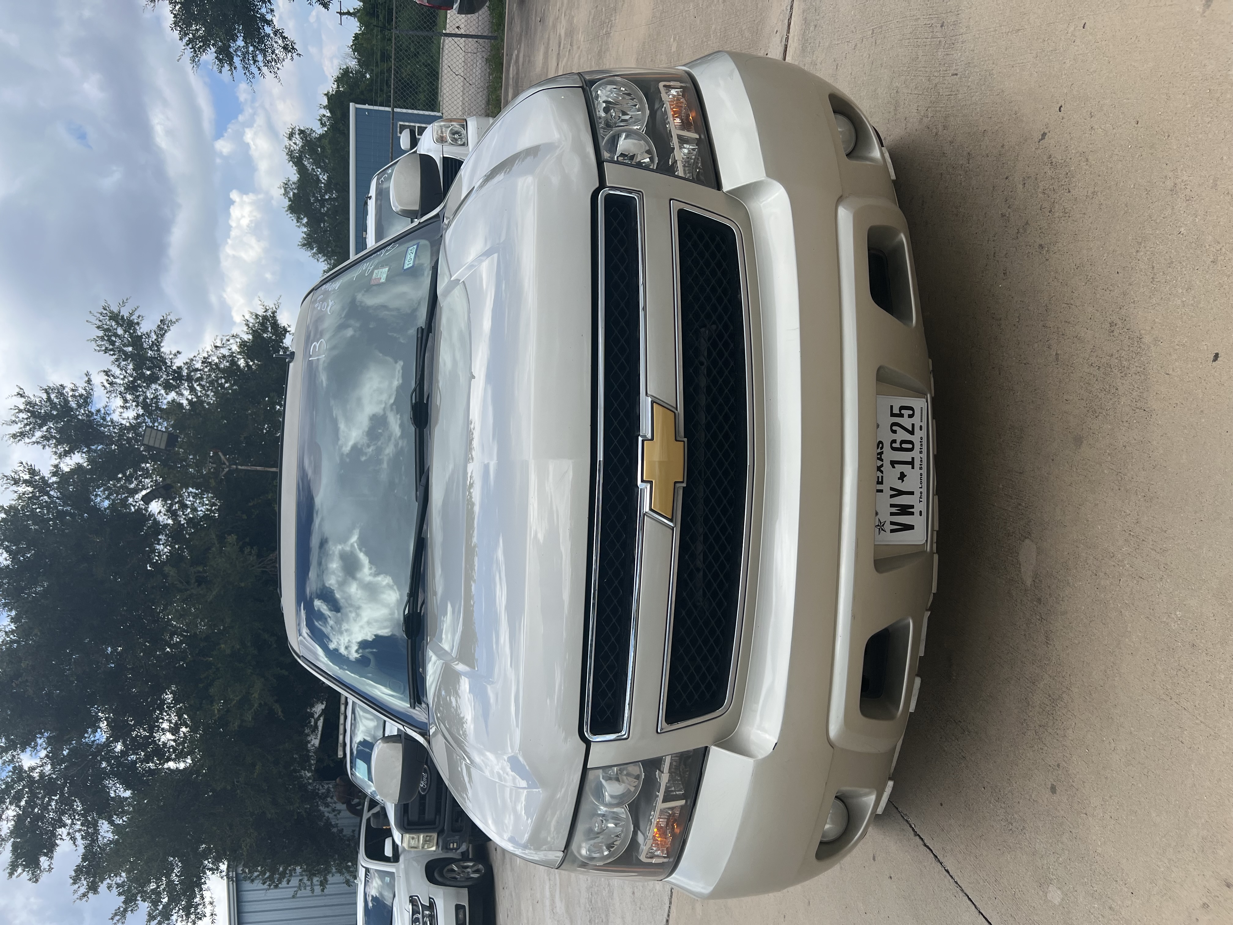 2013 Chevrolet Tahoe – 184,000 millas