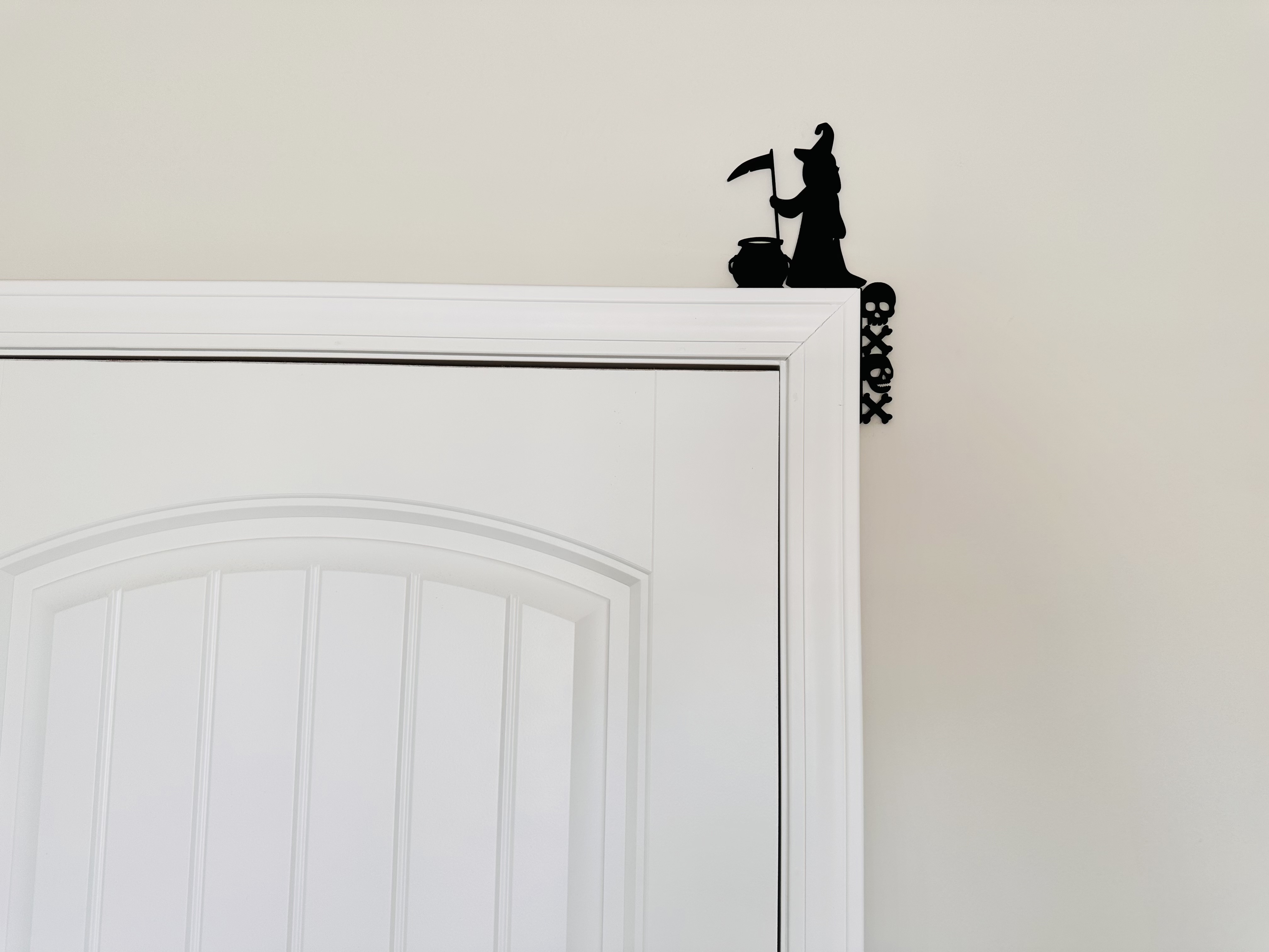 Corner Door Display - Halloween Silhouette 