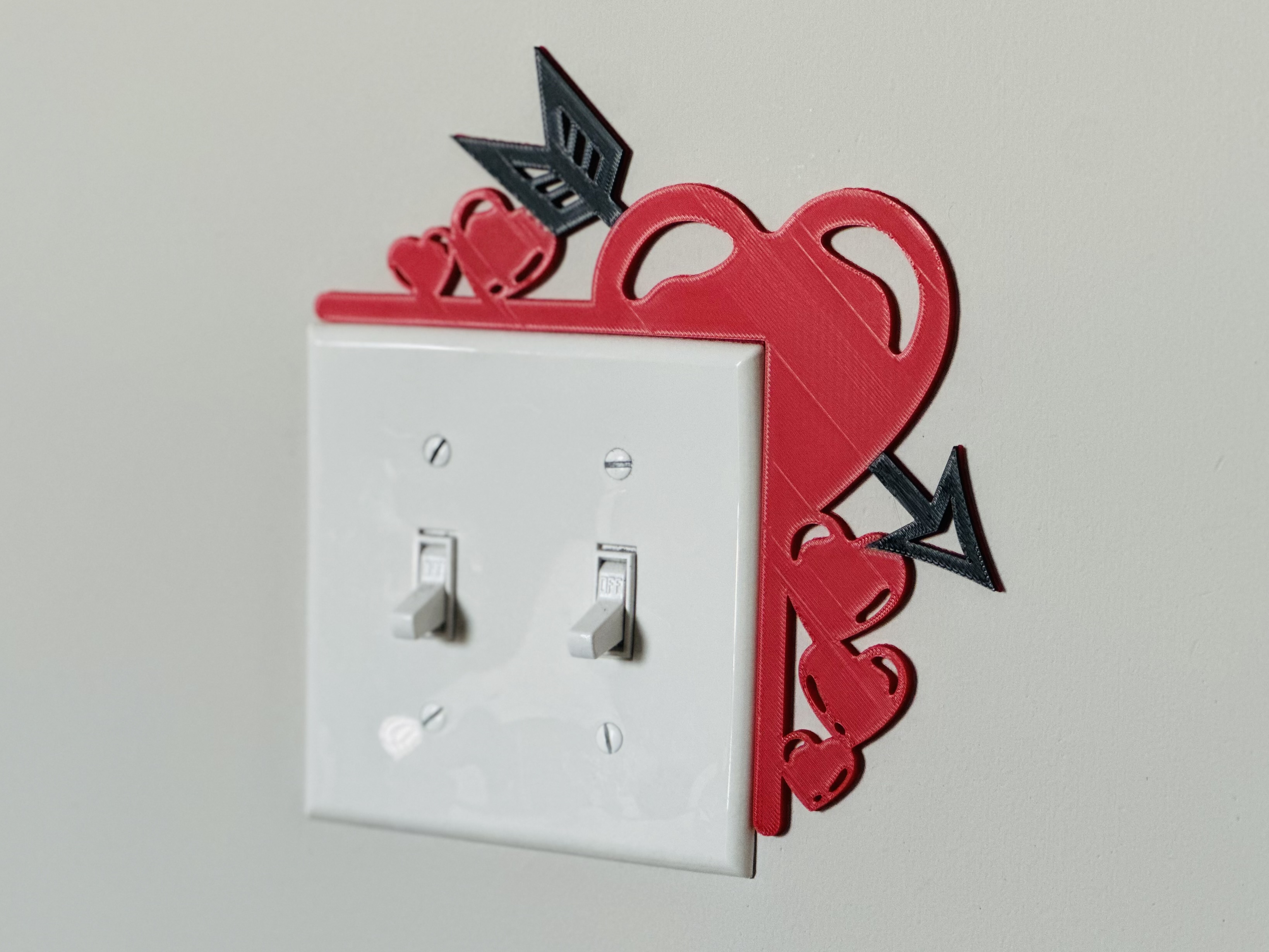 Light Switch Display - Heart and Arrow 