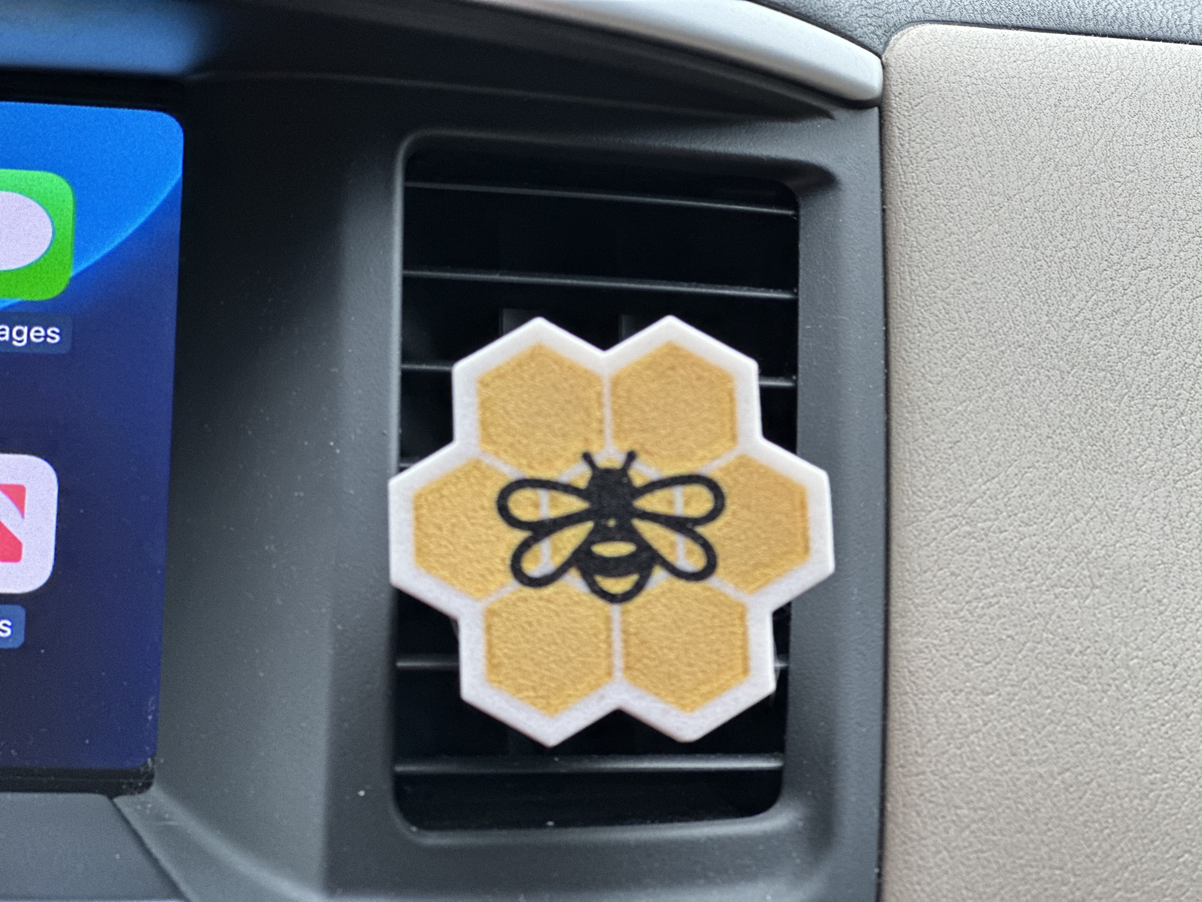 Febreze Car Clip-On - Bee Hive