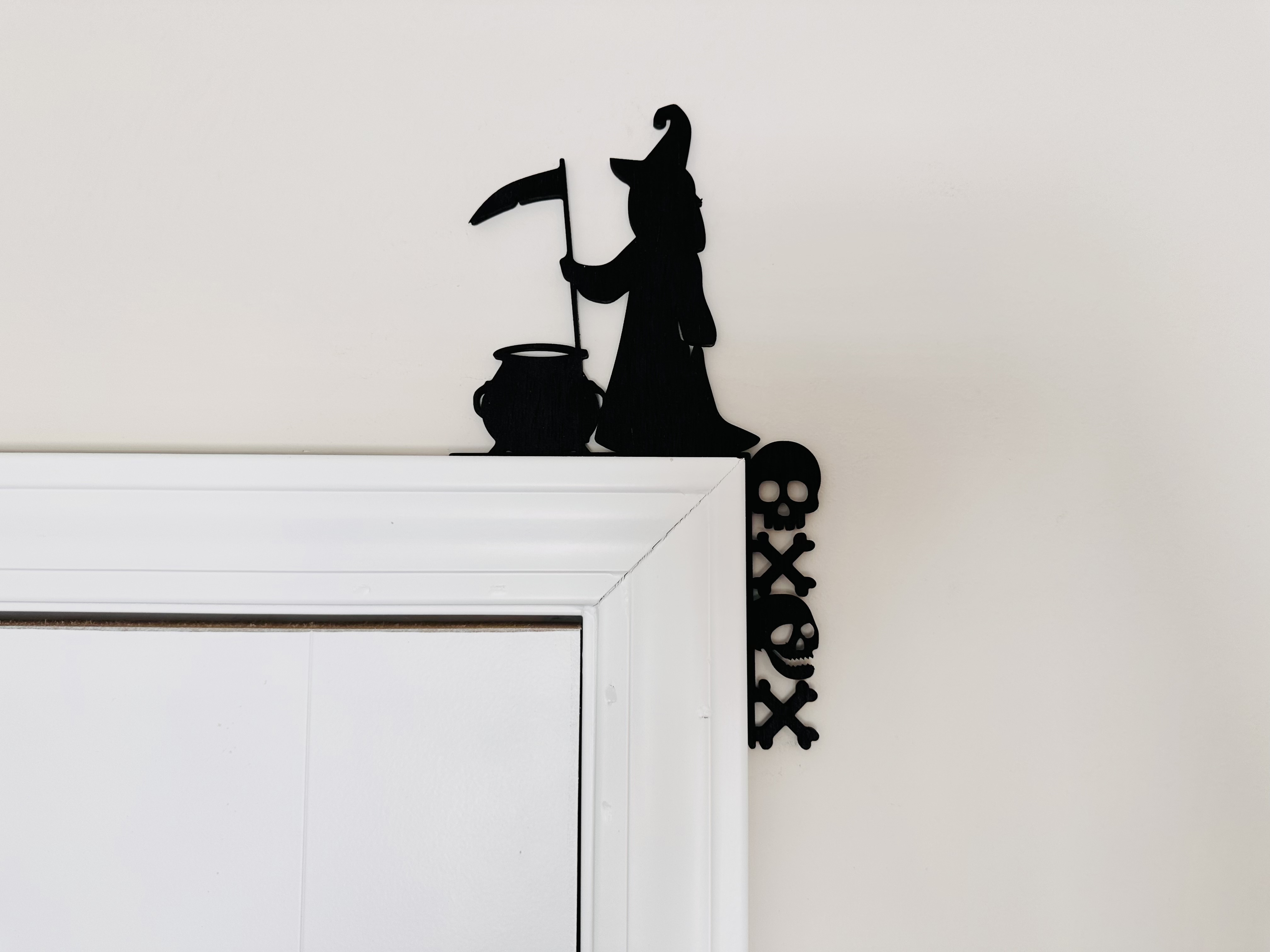 Corner Door Display - Halloween Silhouette 