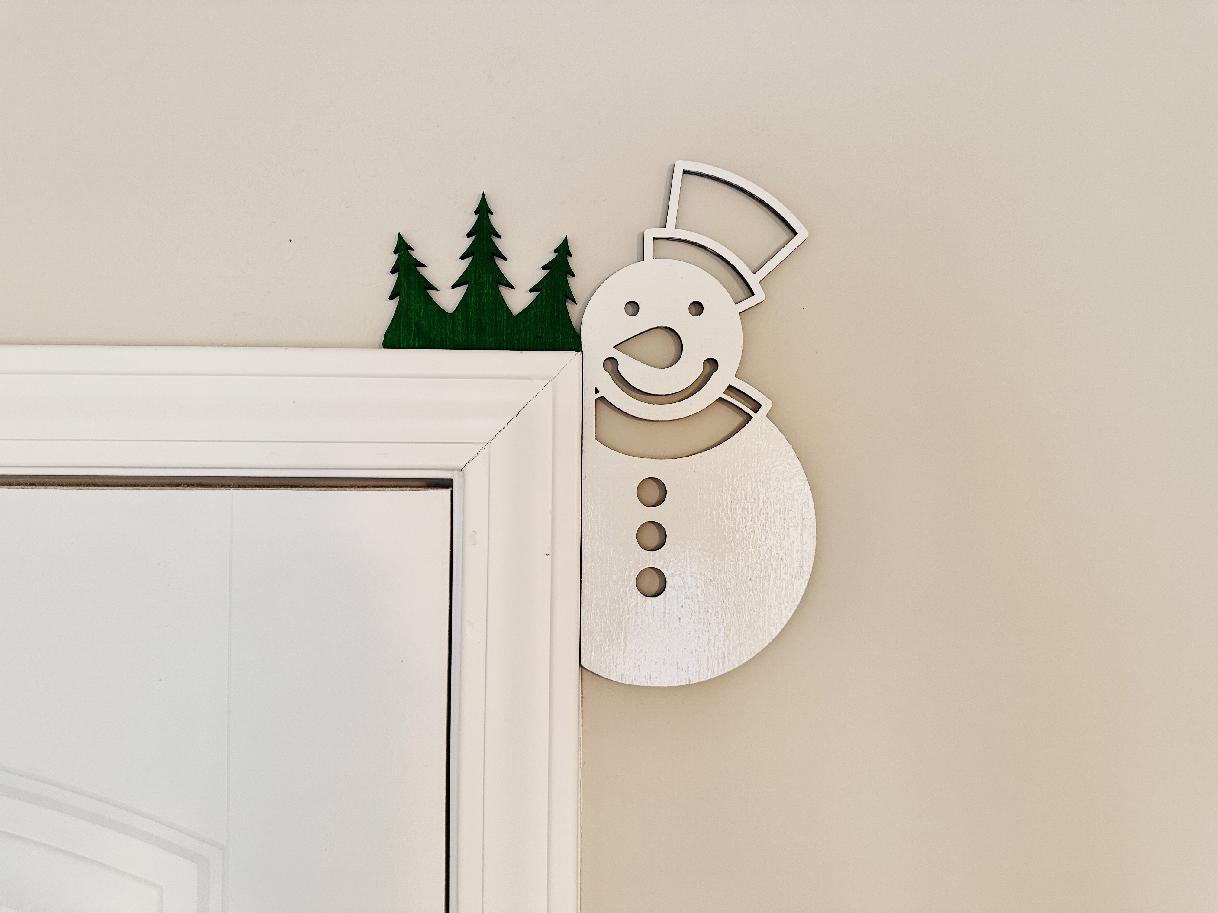 Corner Door Display - Snowman Christmas Scene