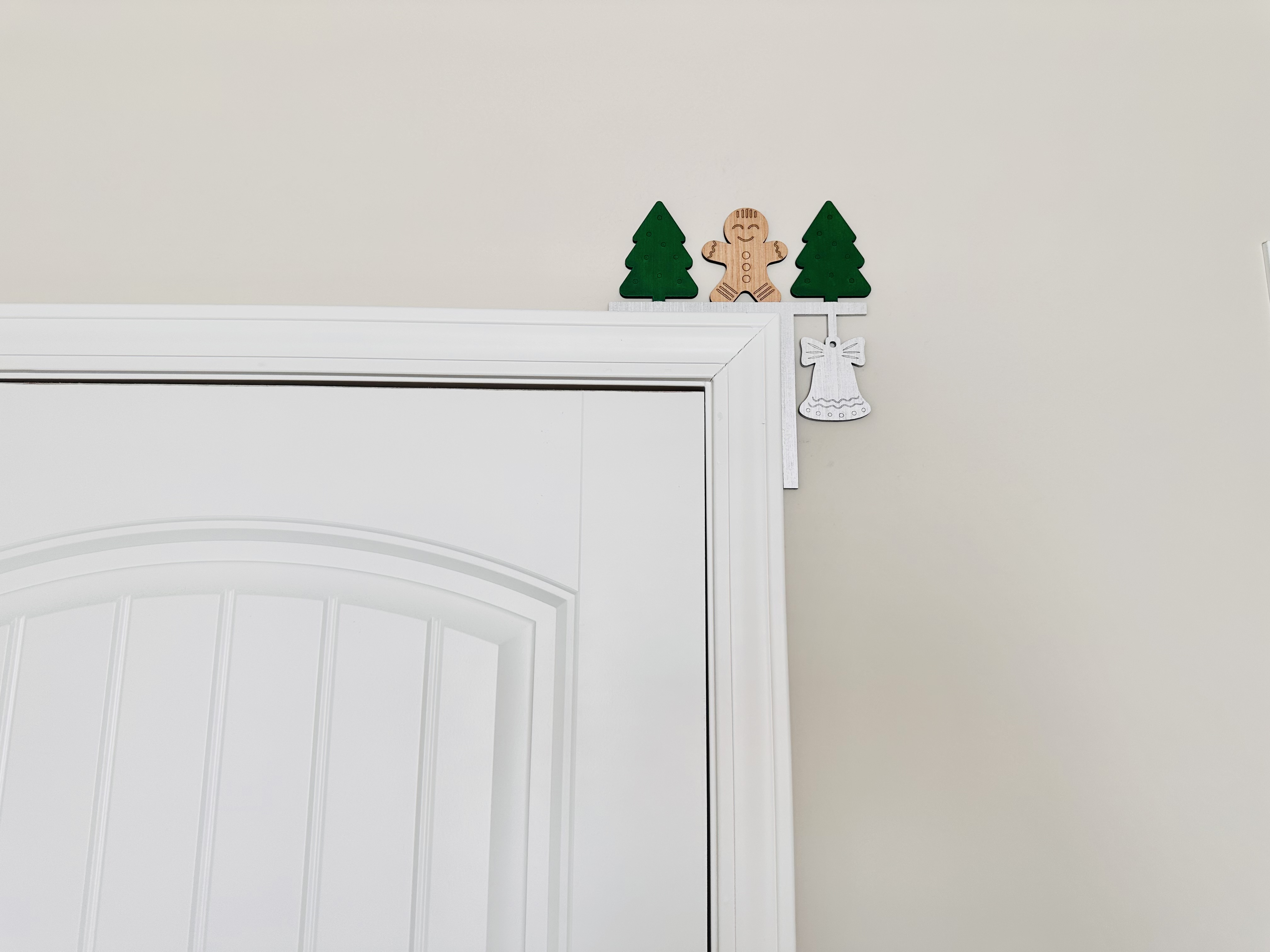 Corner Door Display - Gingerbread Man