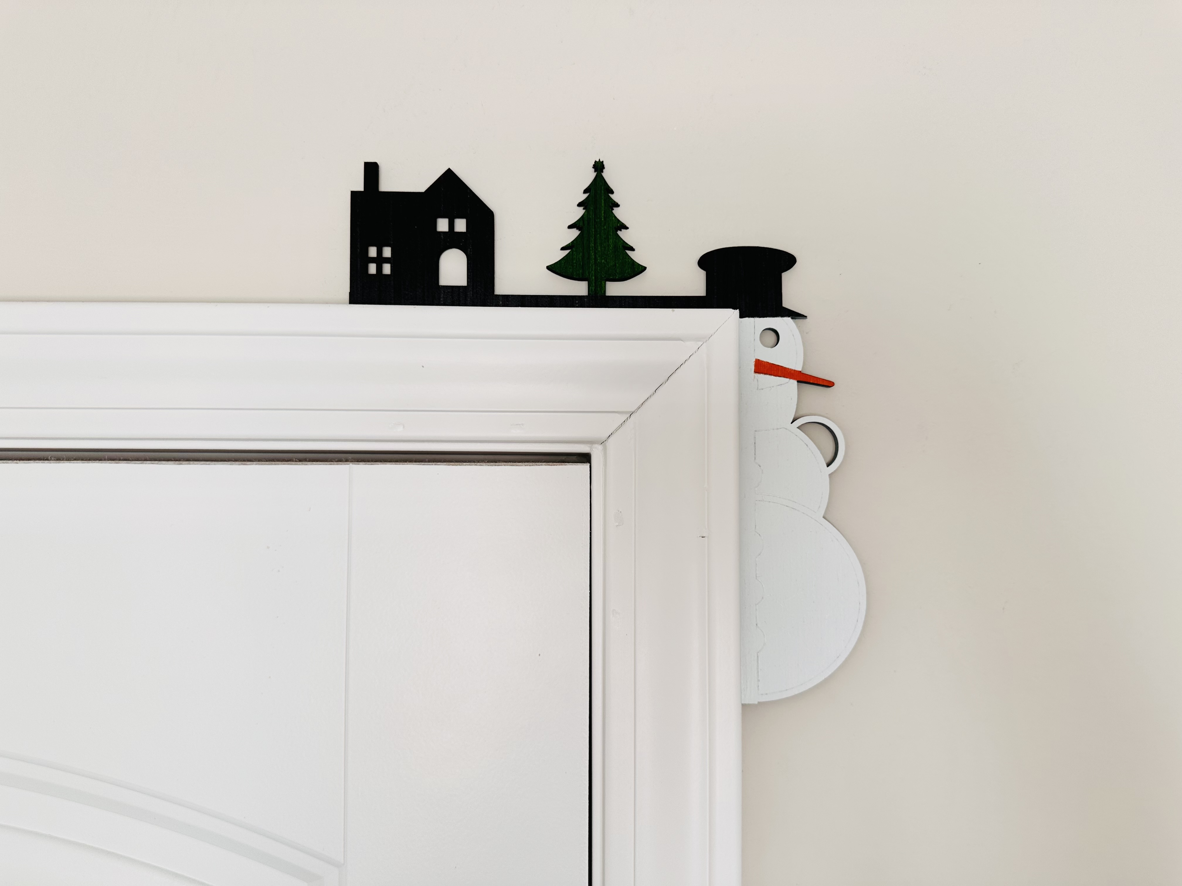 Corner Door Display - Snowman Christmas Scene