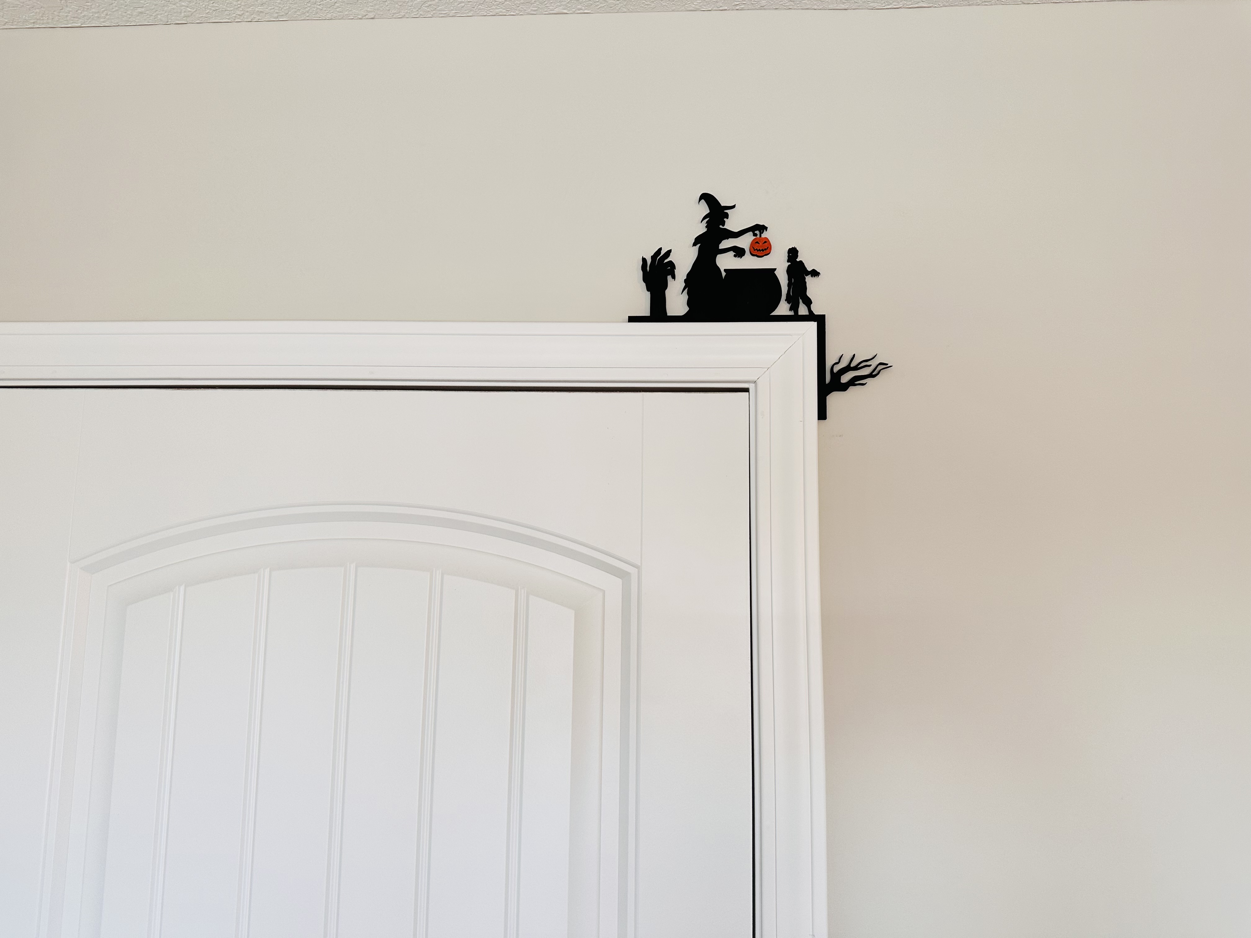 Corner Door Display - Halloween Silhouette 