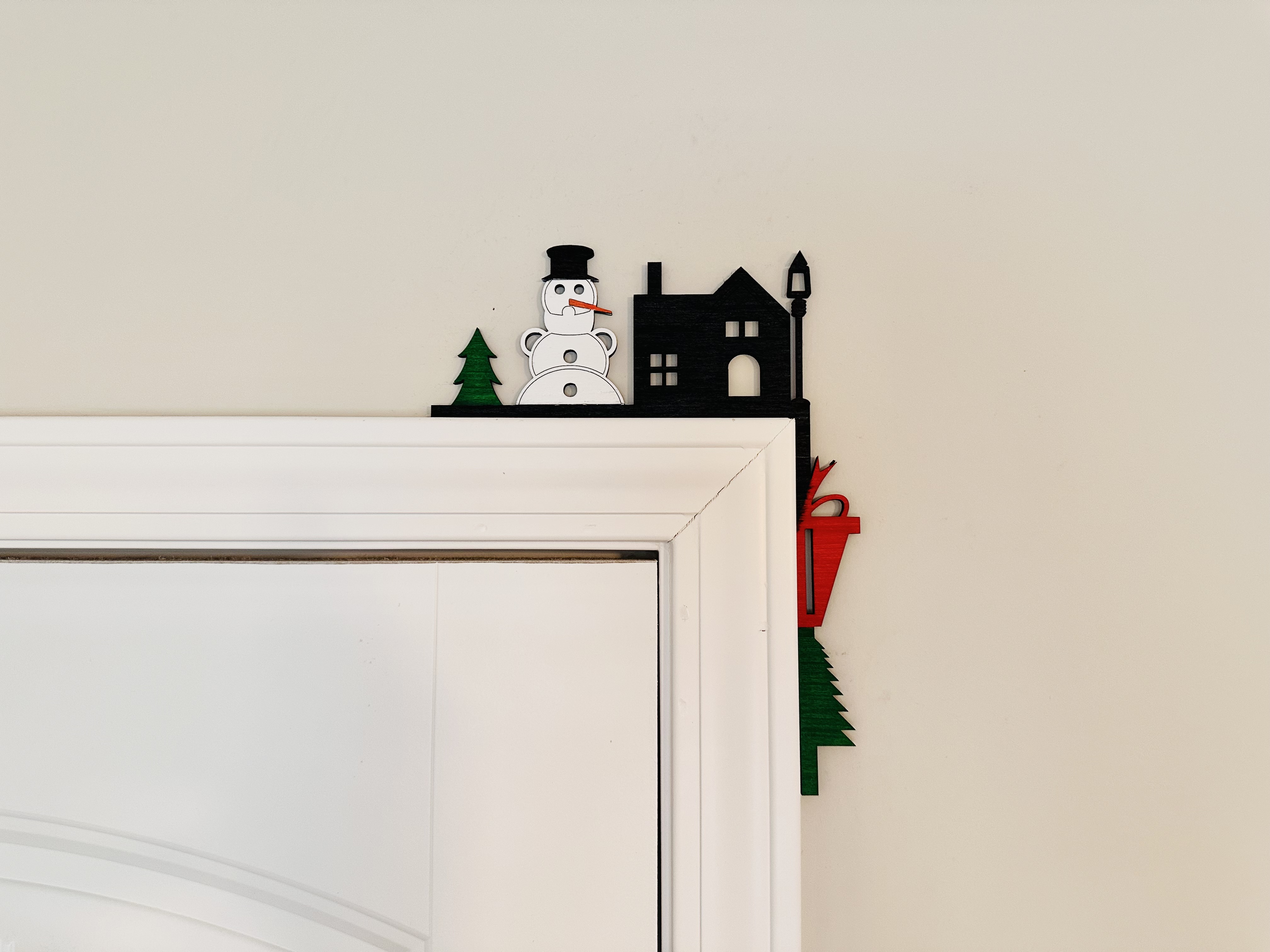 Corner Door Display - Snowman Christmas Scene