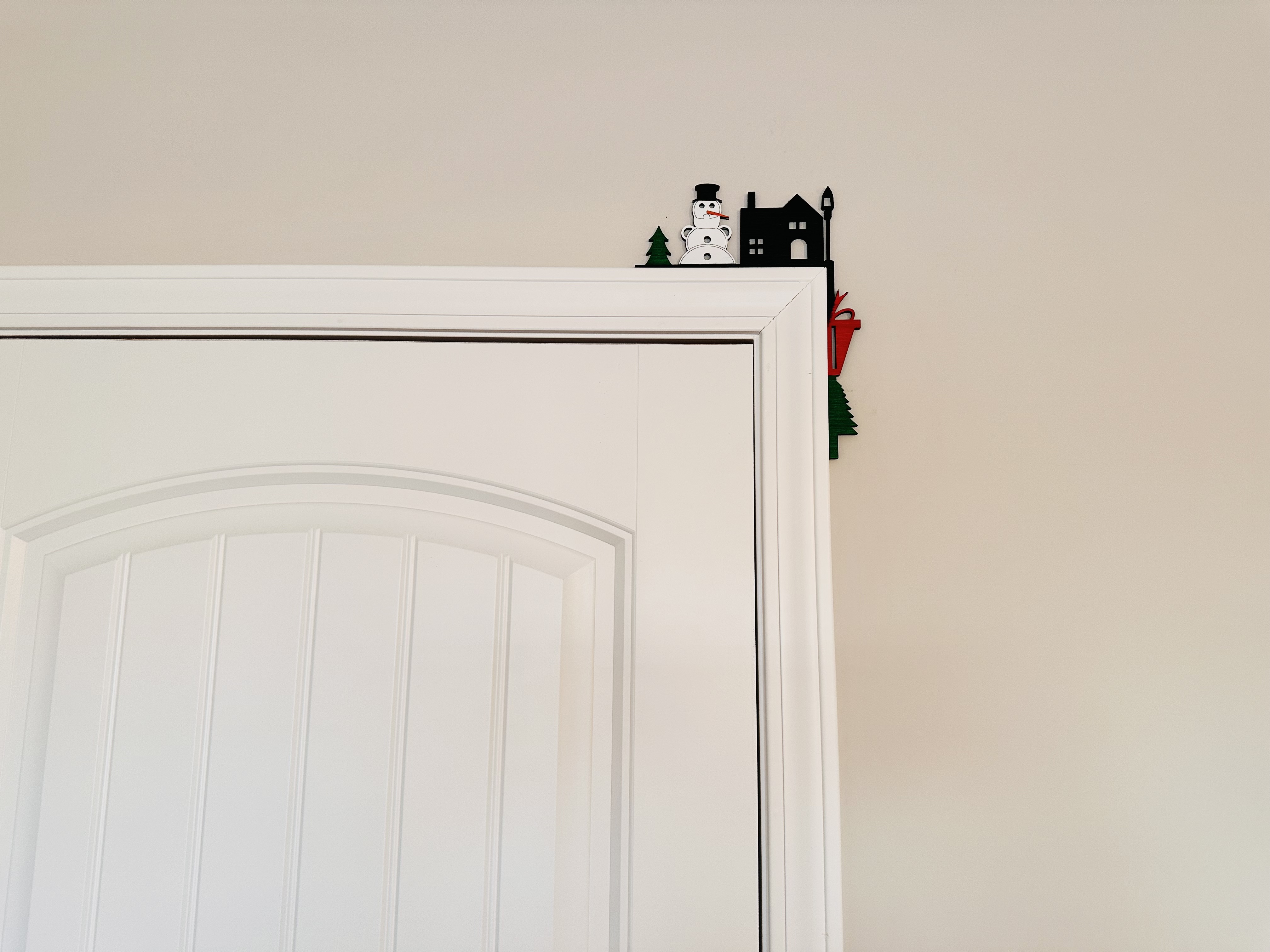 Corner Door Display - Snowman Christmas Scene