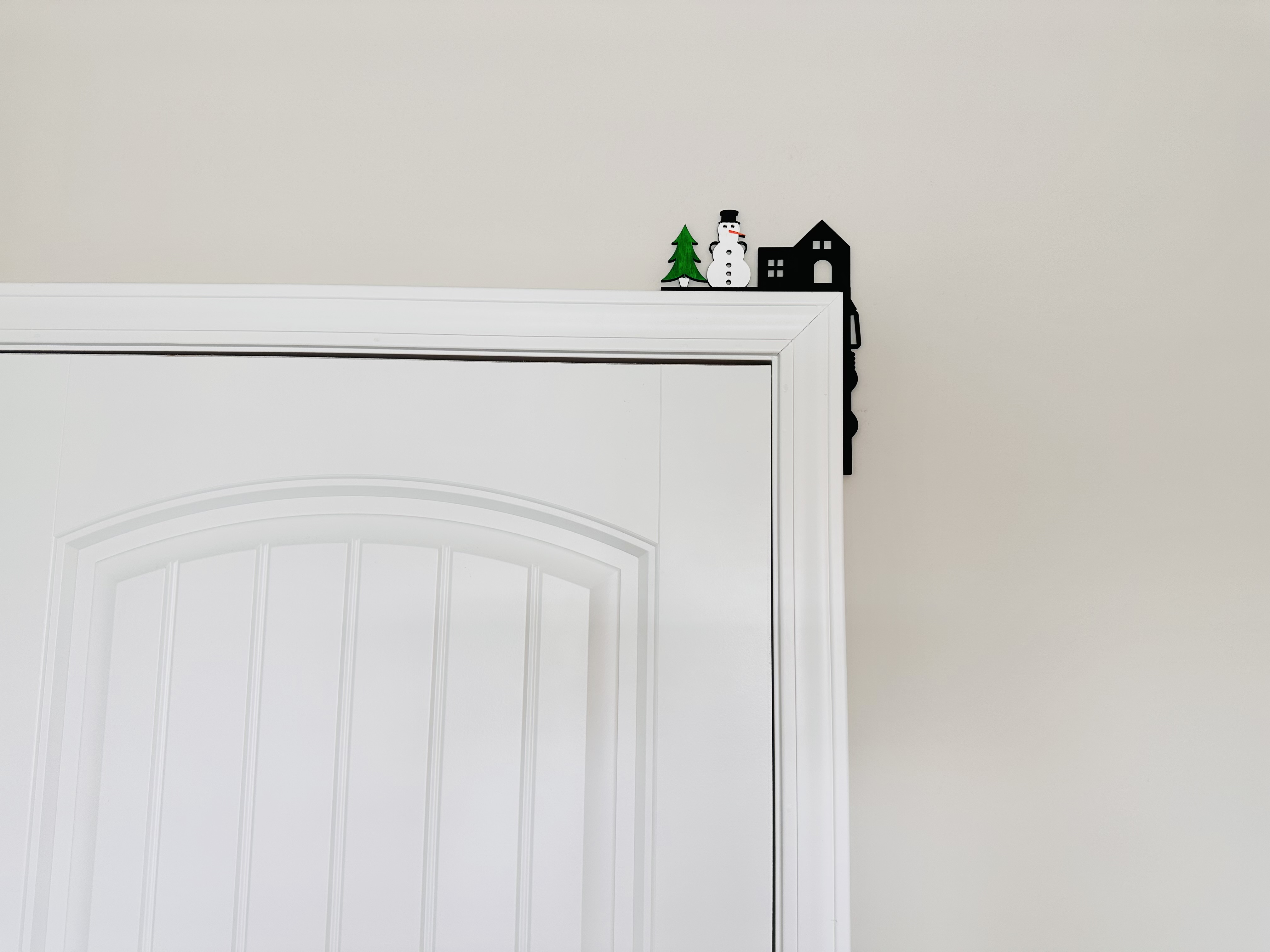 Corner Door Display - Snowman Christmas Scene
