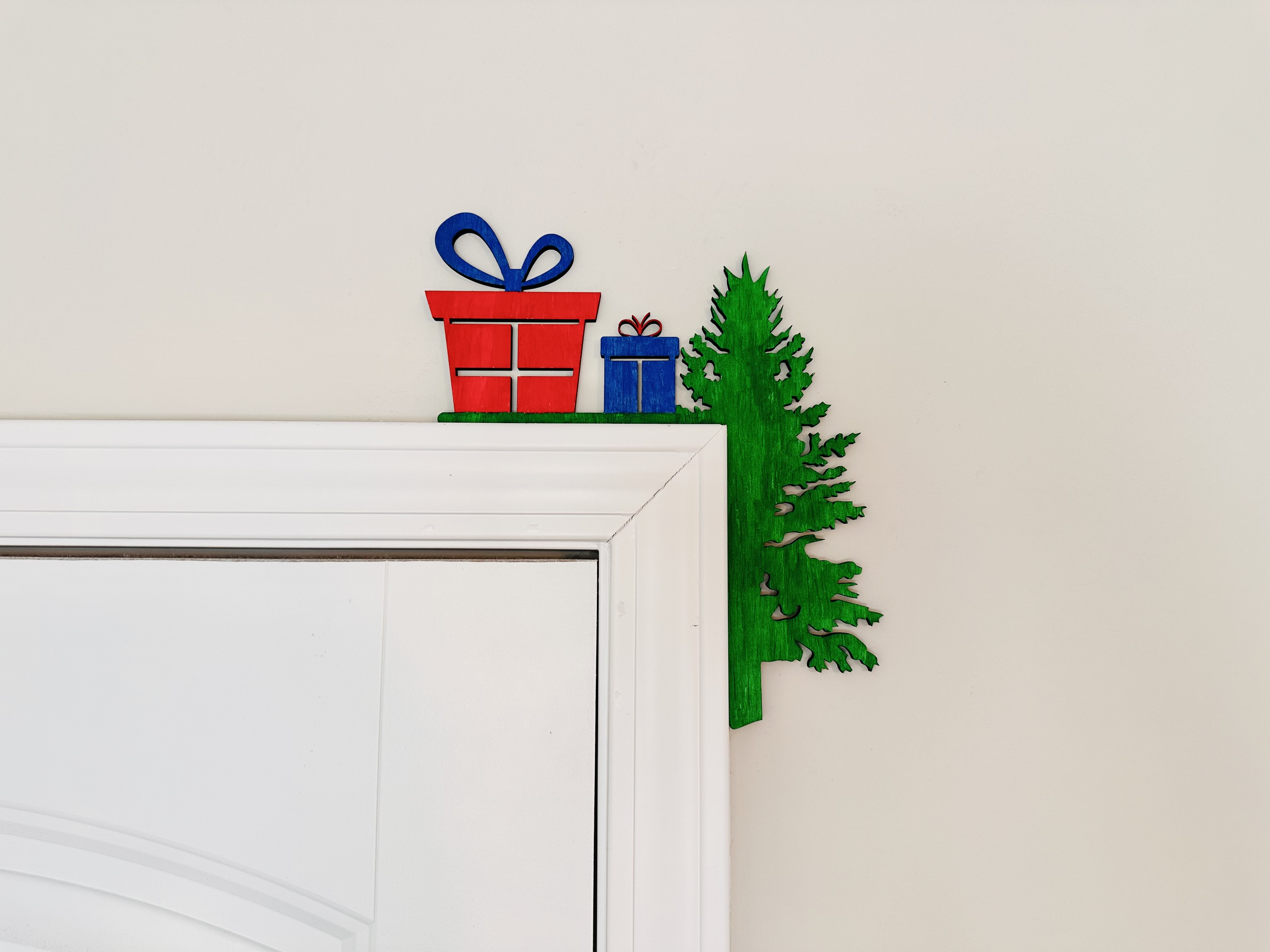 Corner Door Display - Christmas Tree with Gifts