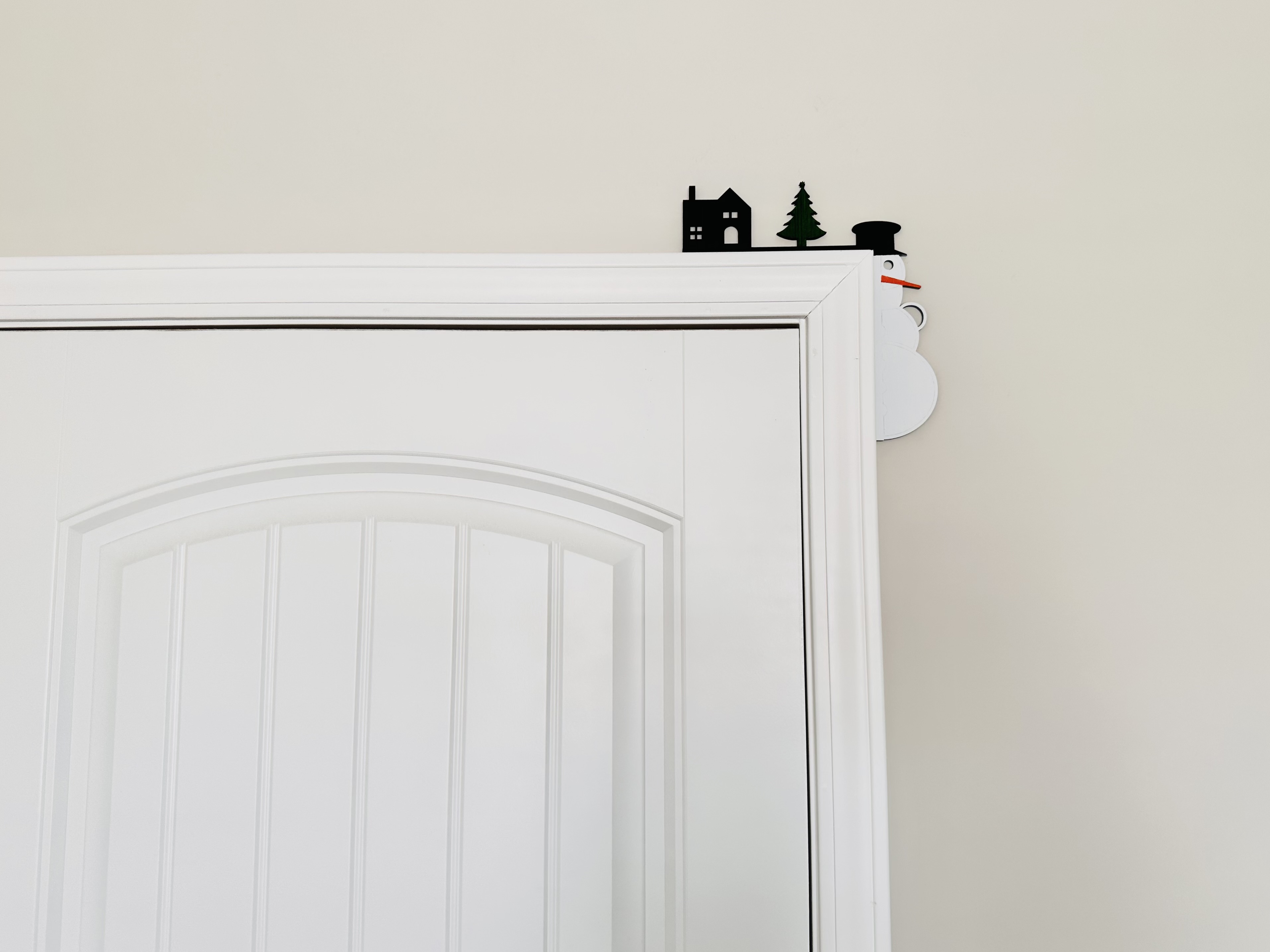 Corner Door Display - Snowman Christmas Scene
