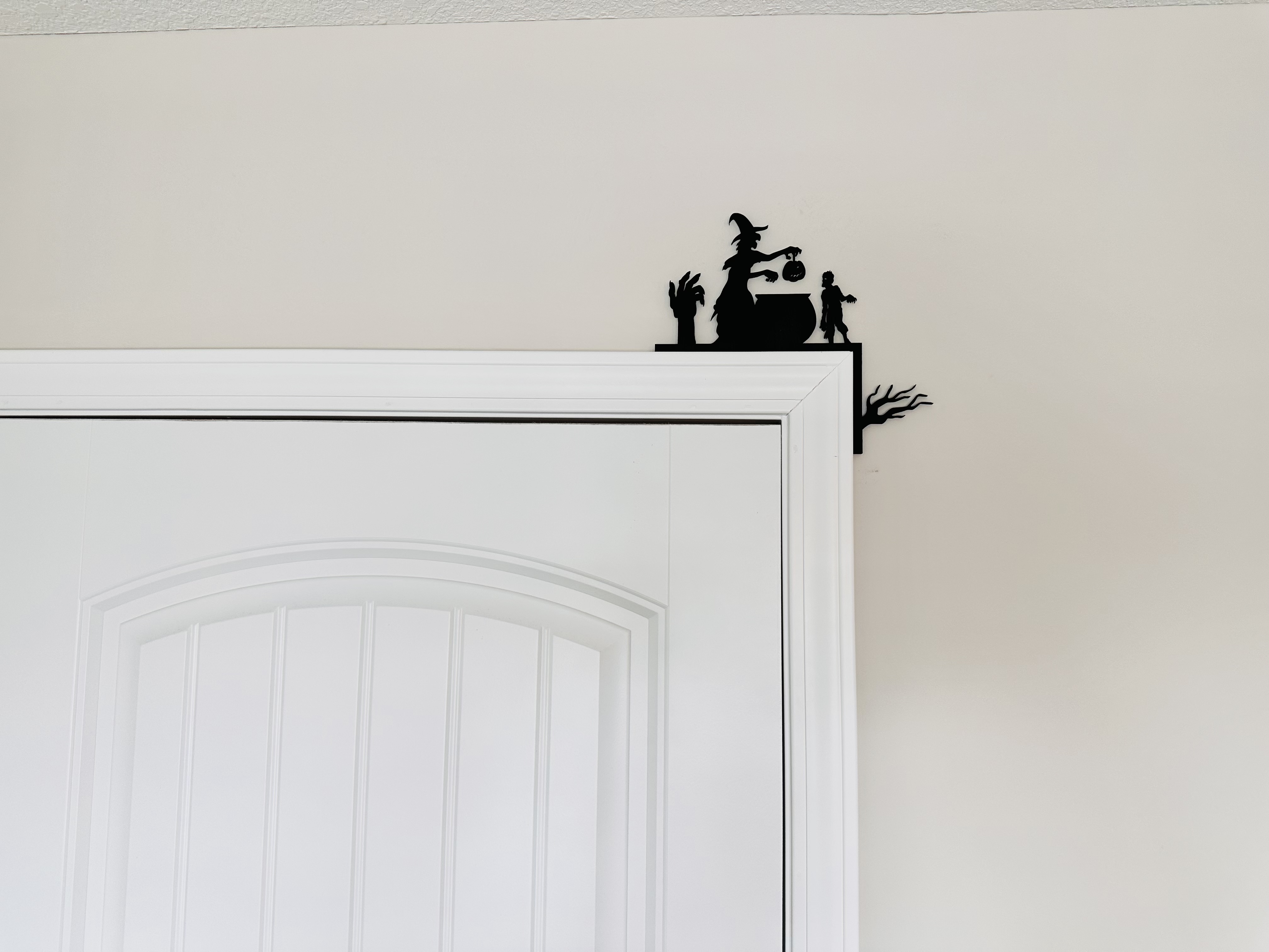 Corner Door Display - Halloween Silhouette