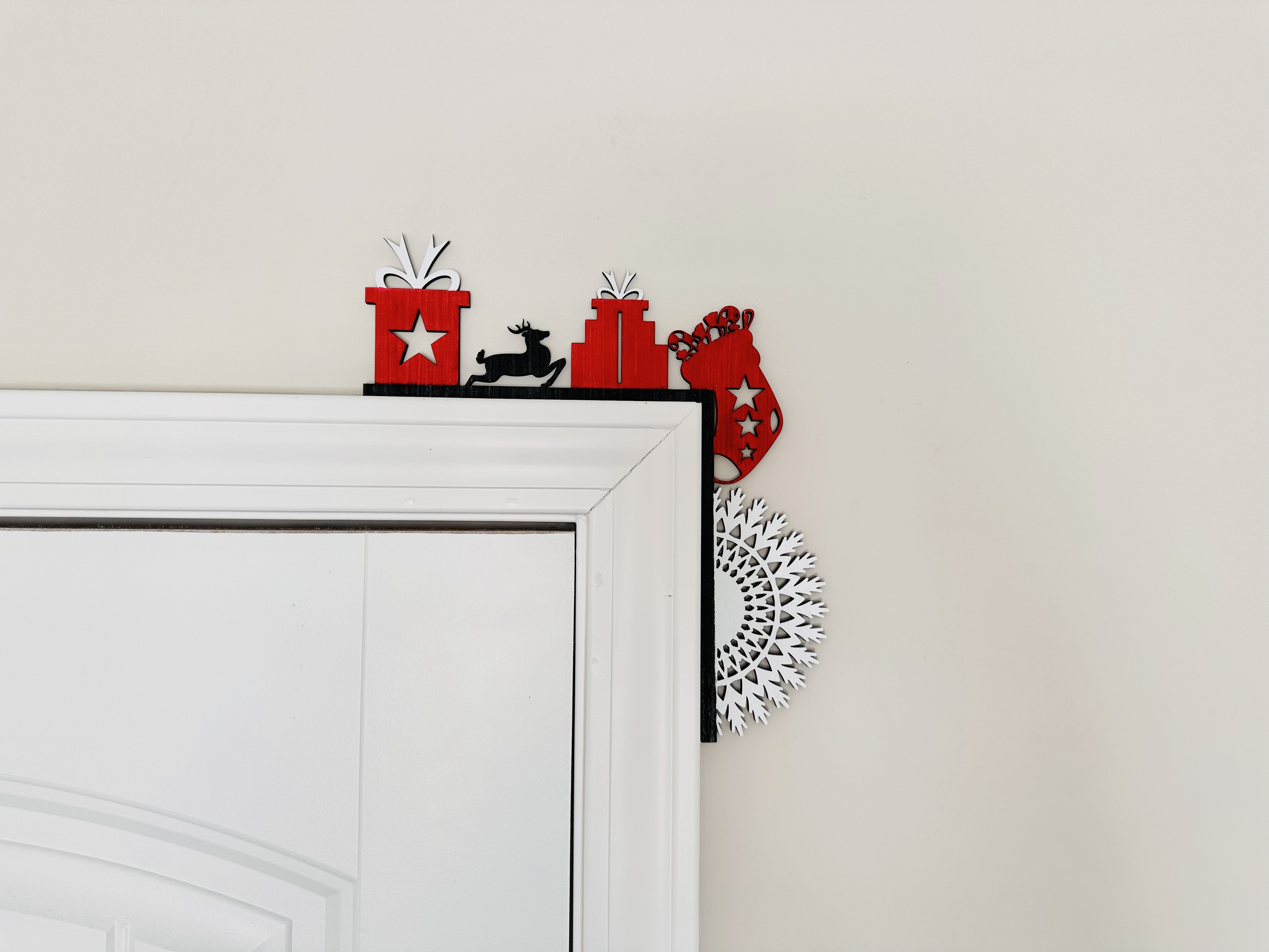Corner Door Display - Christmas Scene