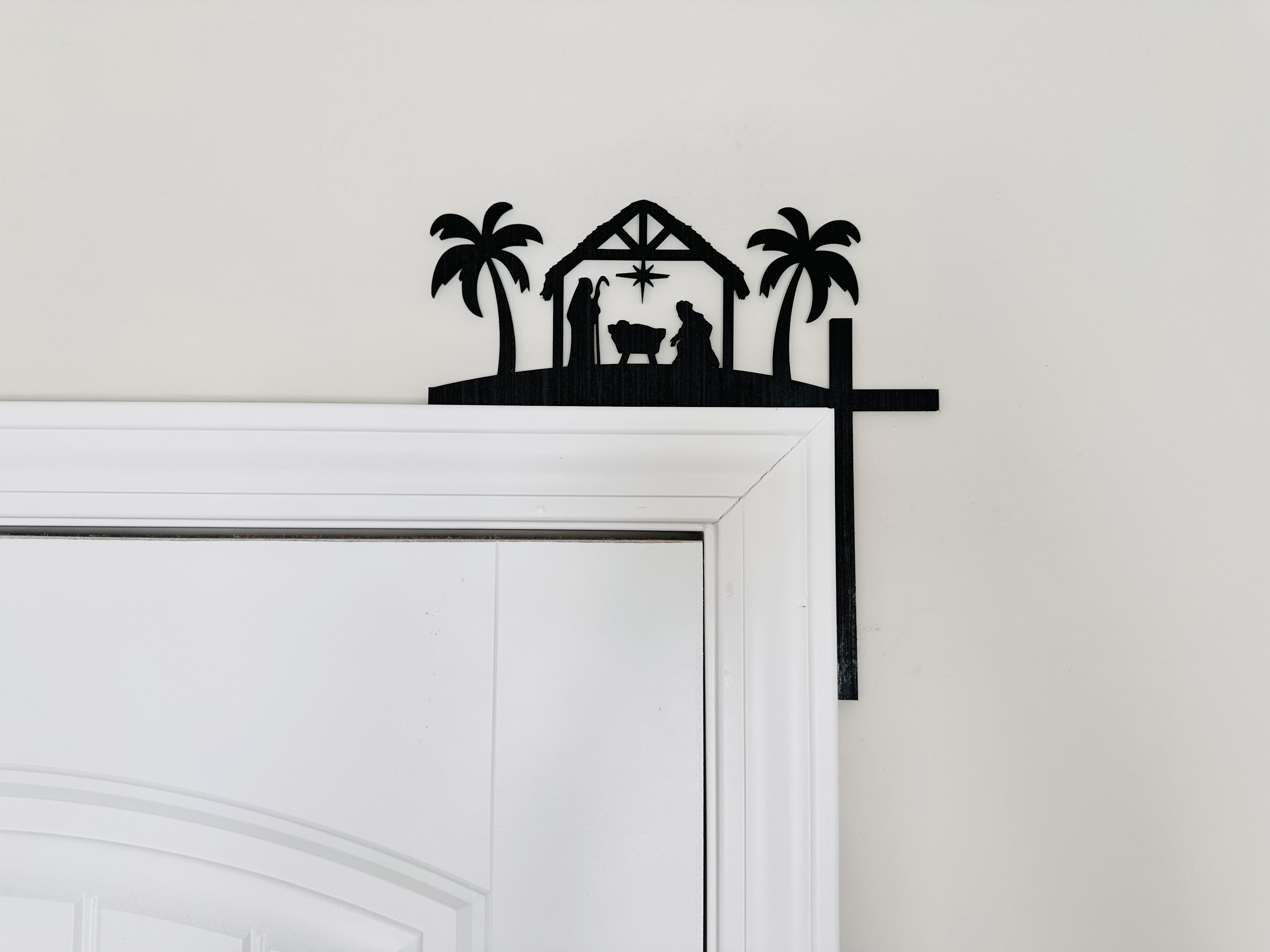 Corner Door Display - Manger Silhouette