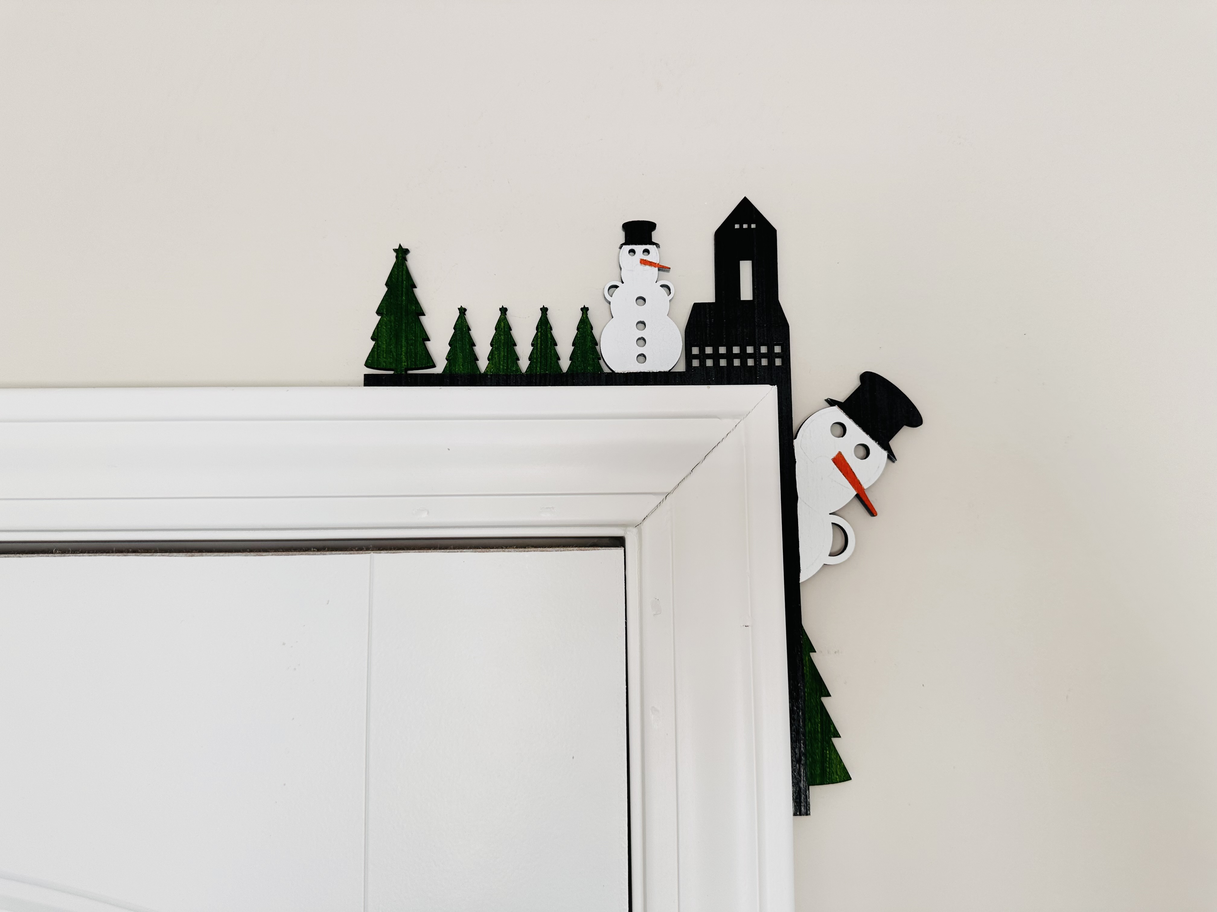 Corner Door Display - Snowman Christmas Scene