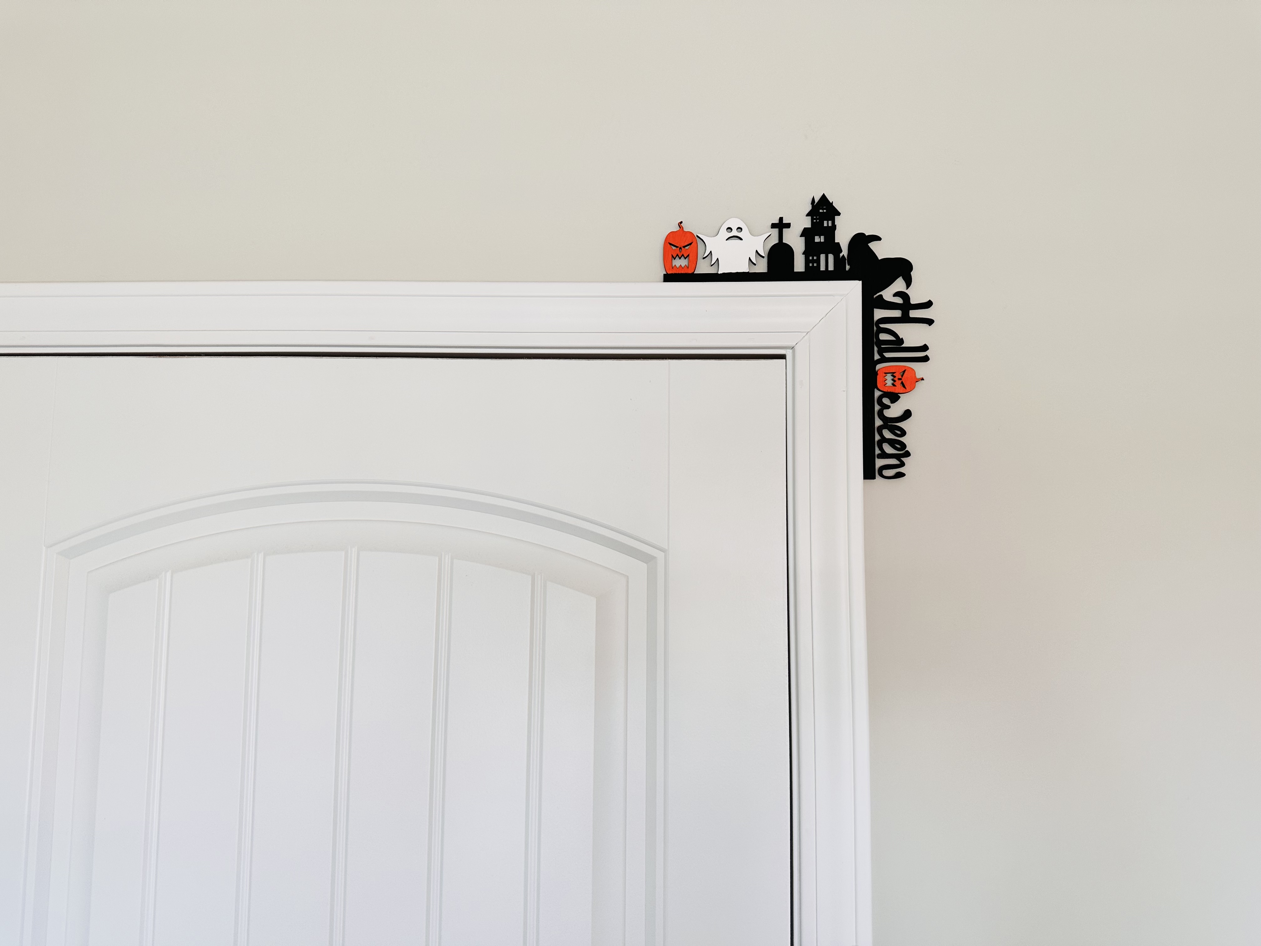 Corner Door Display - Halloween Scene