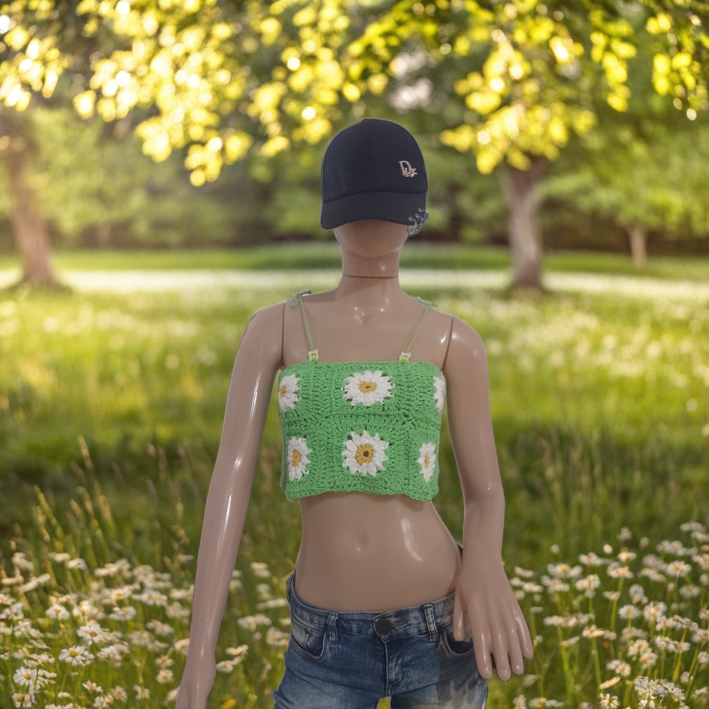 Top de crochet verde con margaritas
