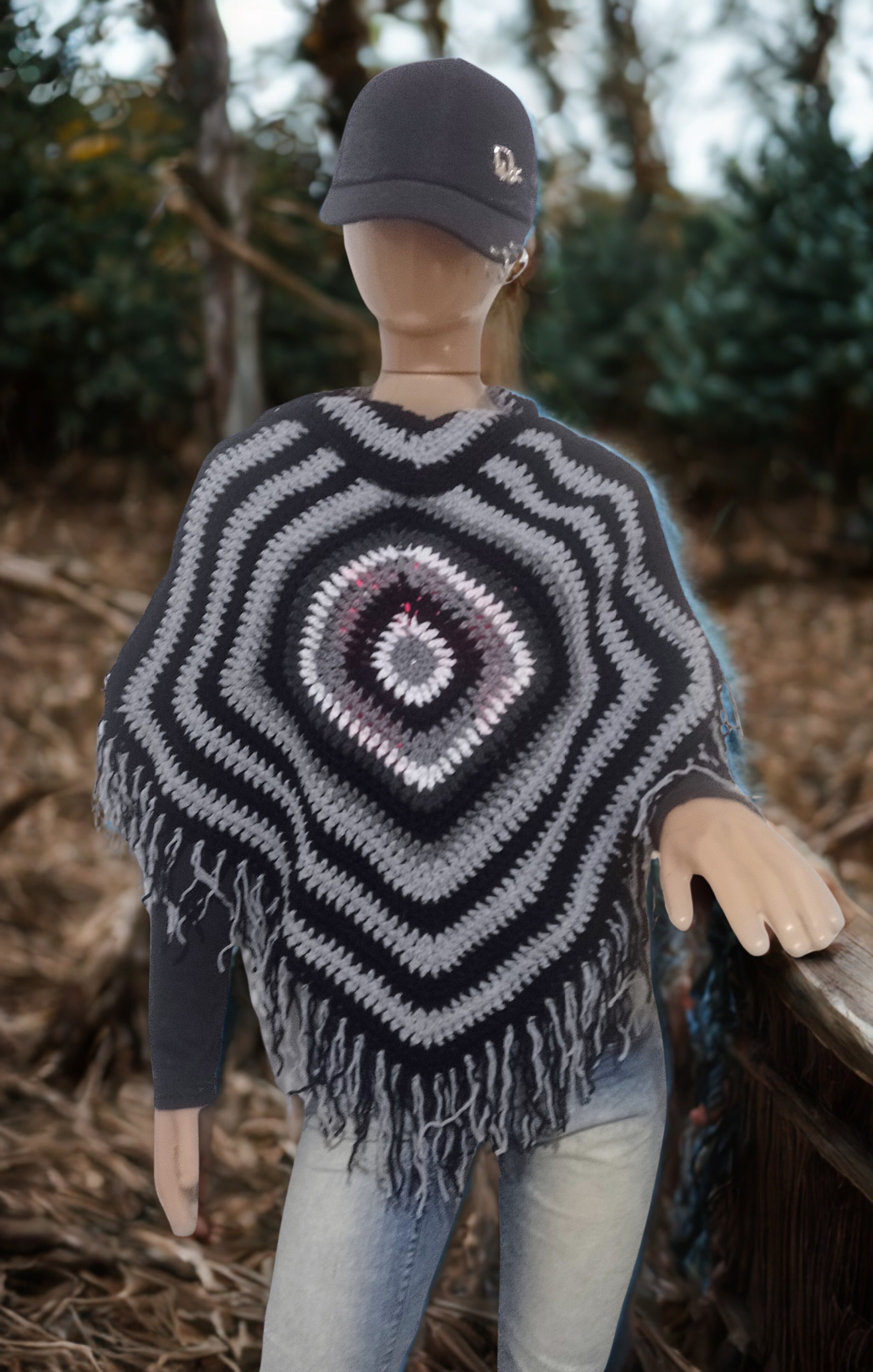 Poncho tejido a mano