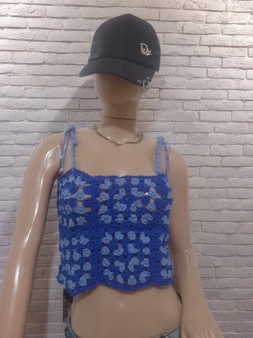 Top tejido a crochet azul