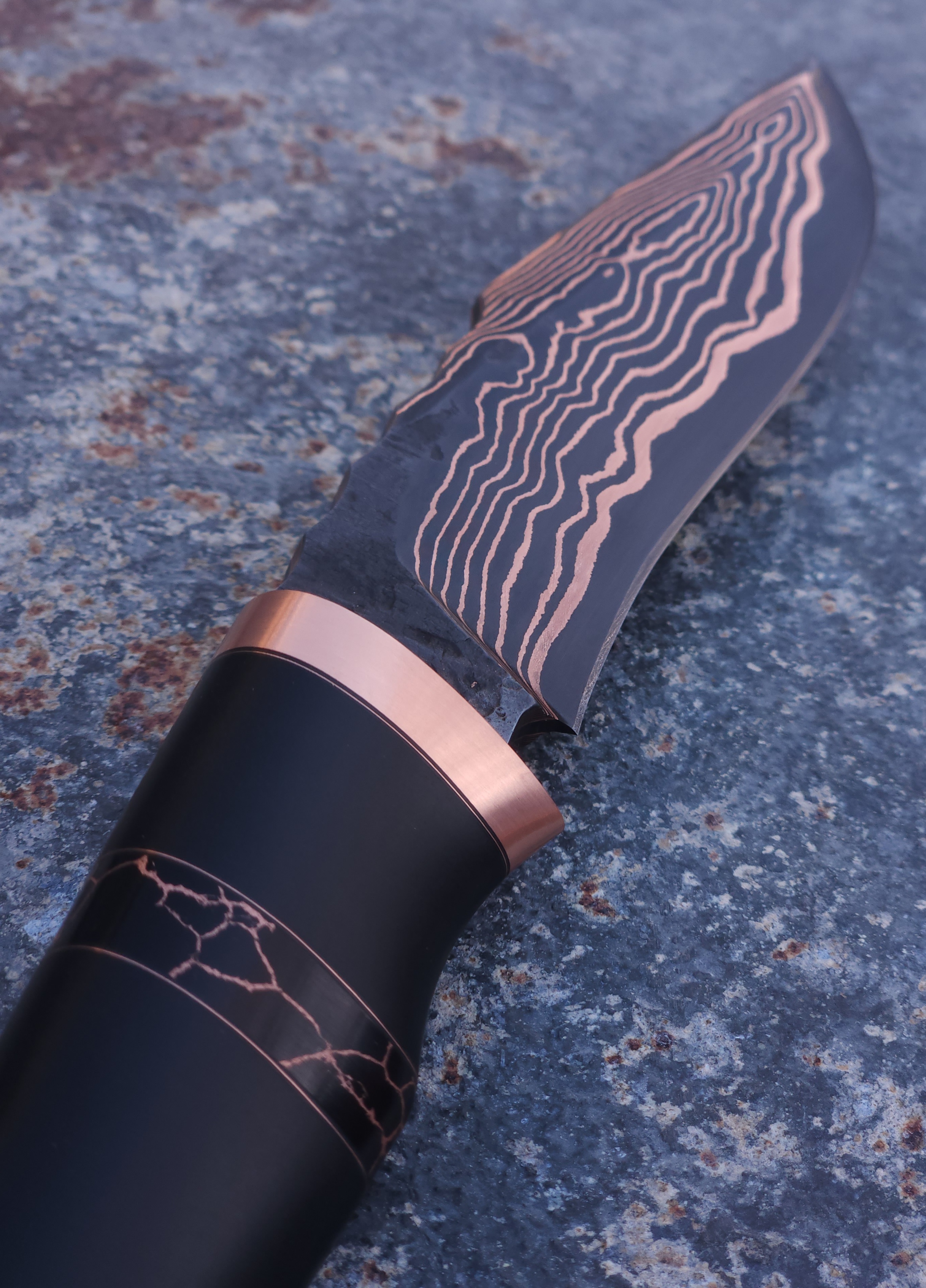 Copper Damascus Hunter (Black)