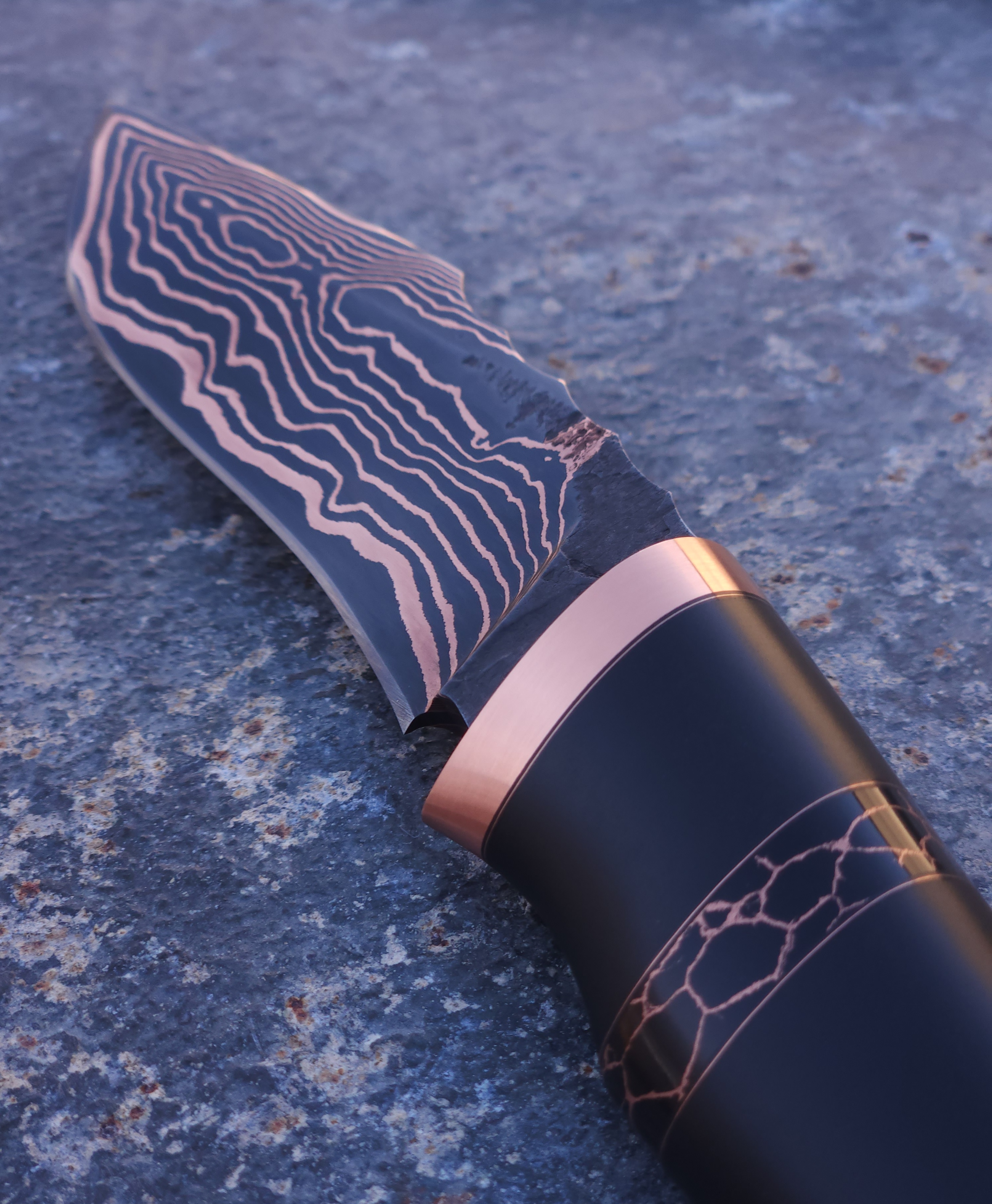 Copper Damascus Hunter (Black)